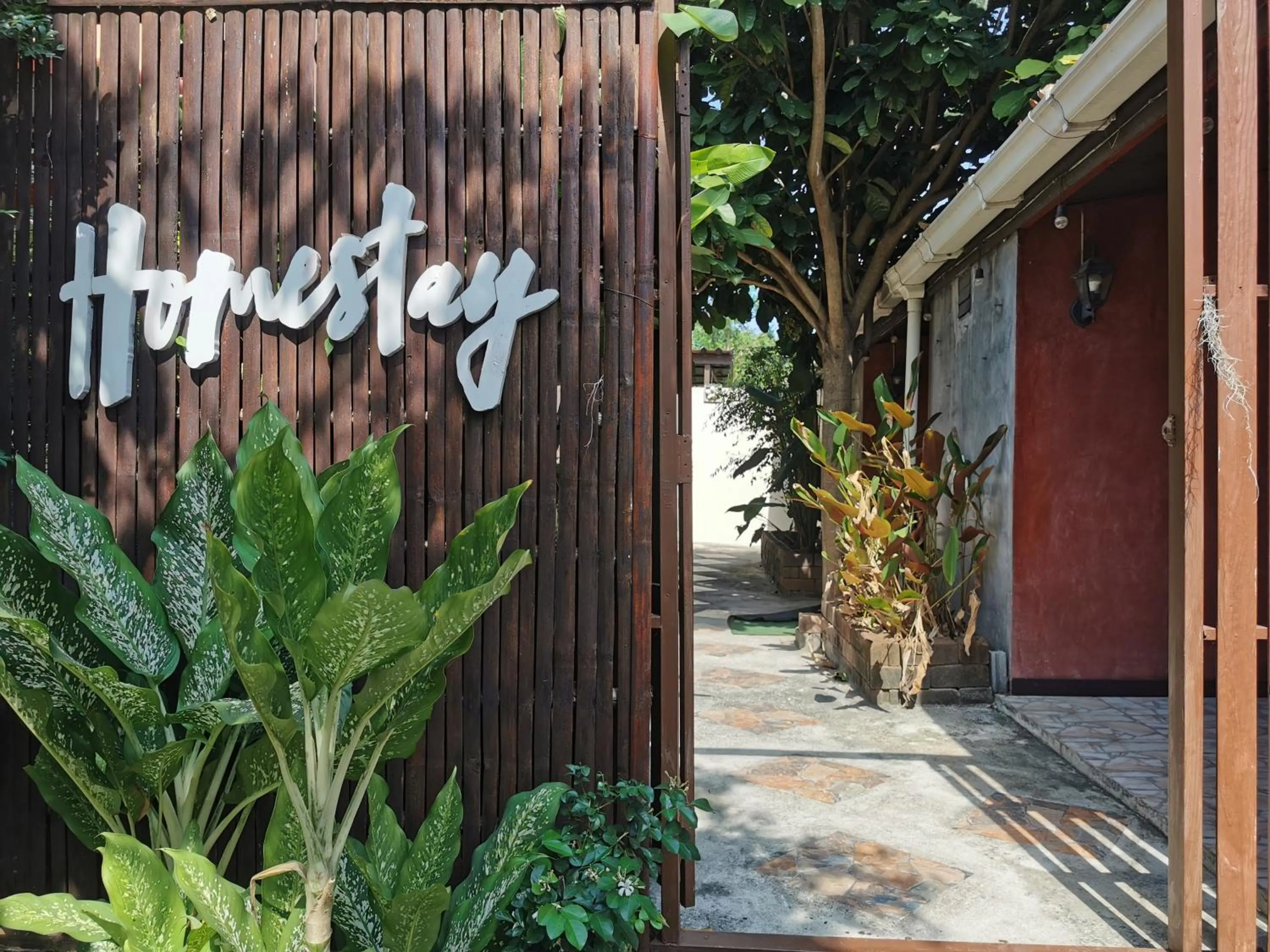 Facade/entrance in Lek Homestay