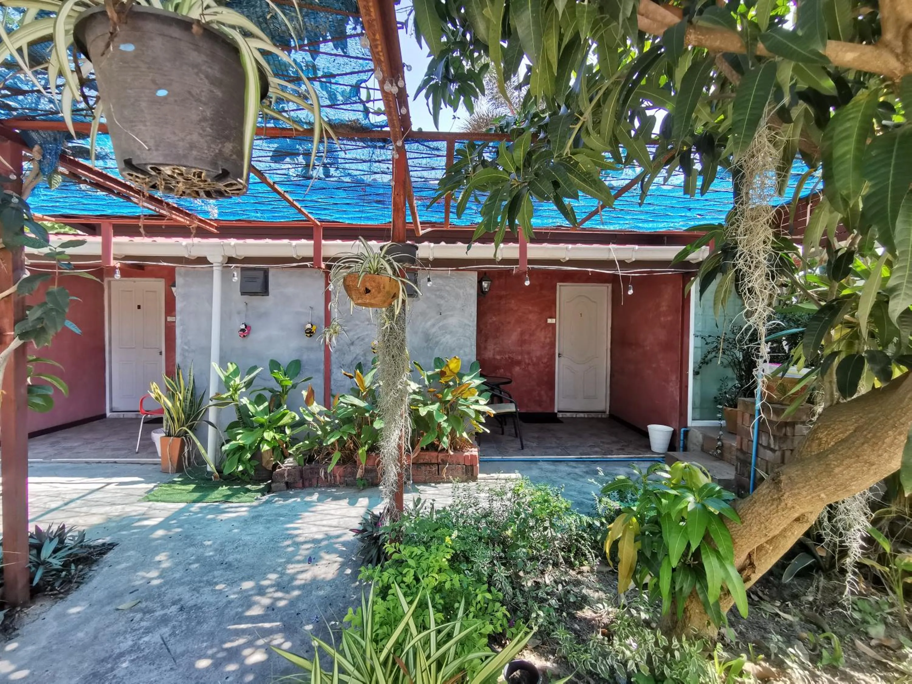 Facade/entrance in Lek Homestay