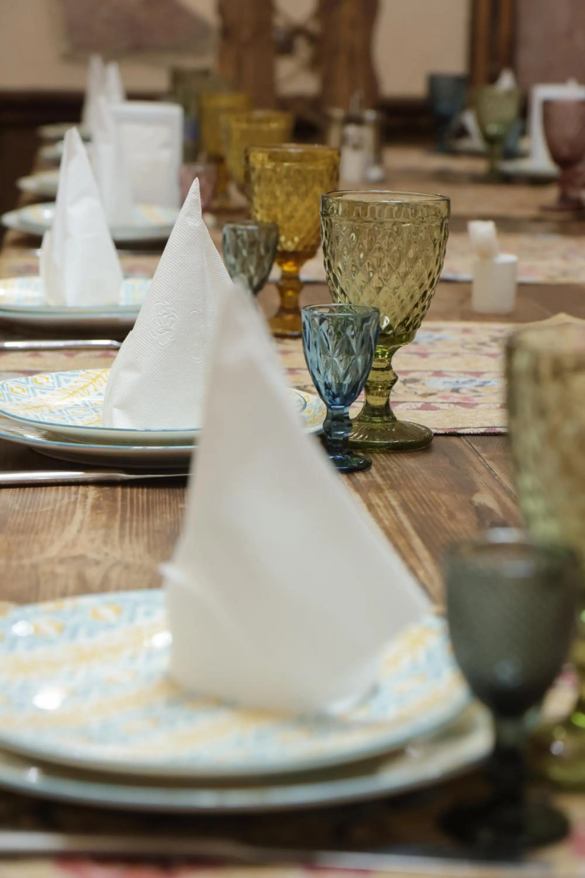 Restaurant/places to eat in Parvana Hotel