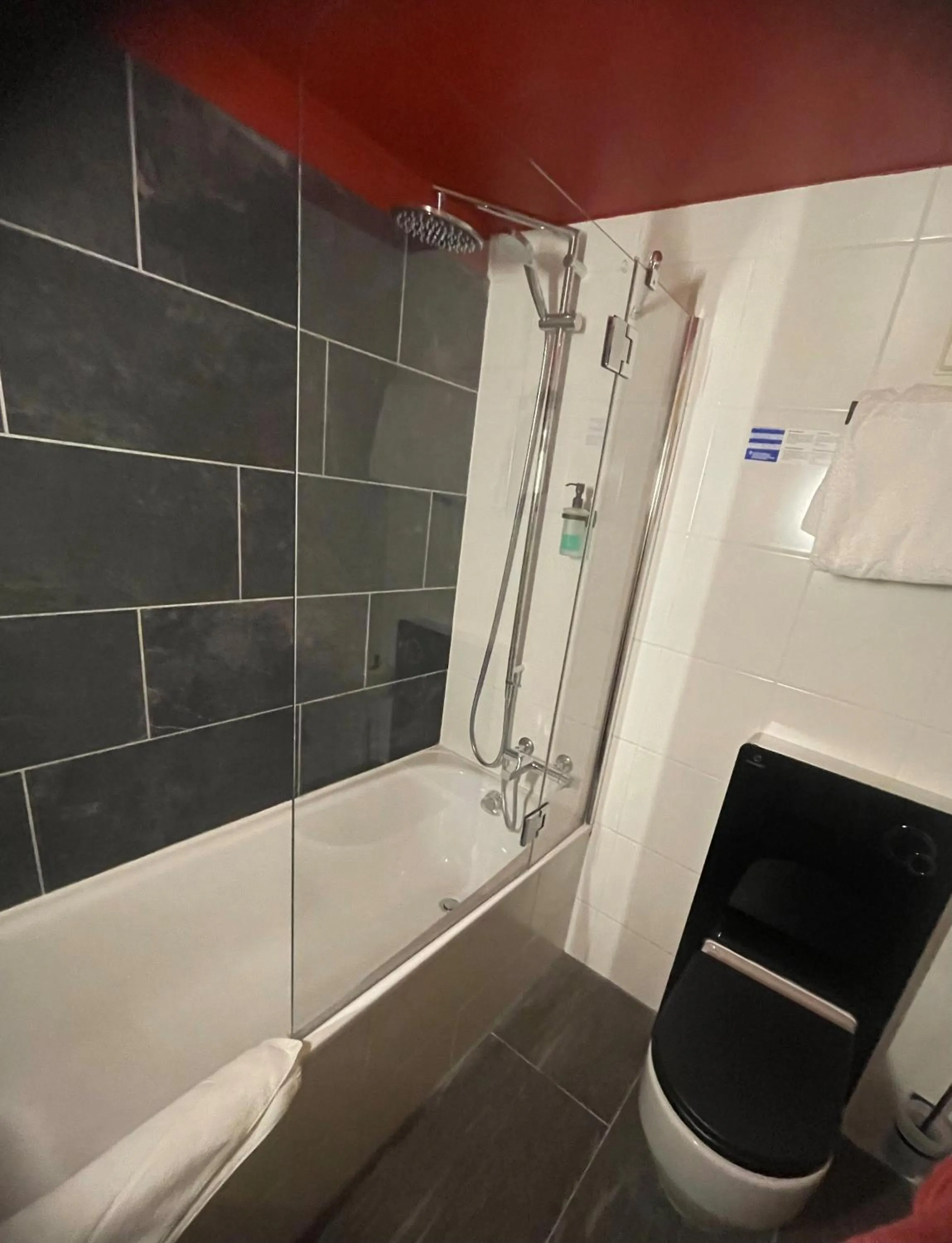 Shower in Hotel Solaria