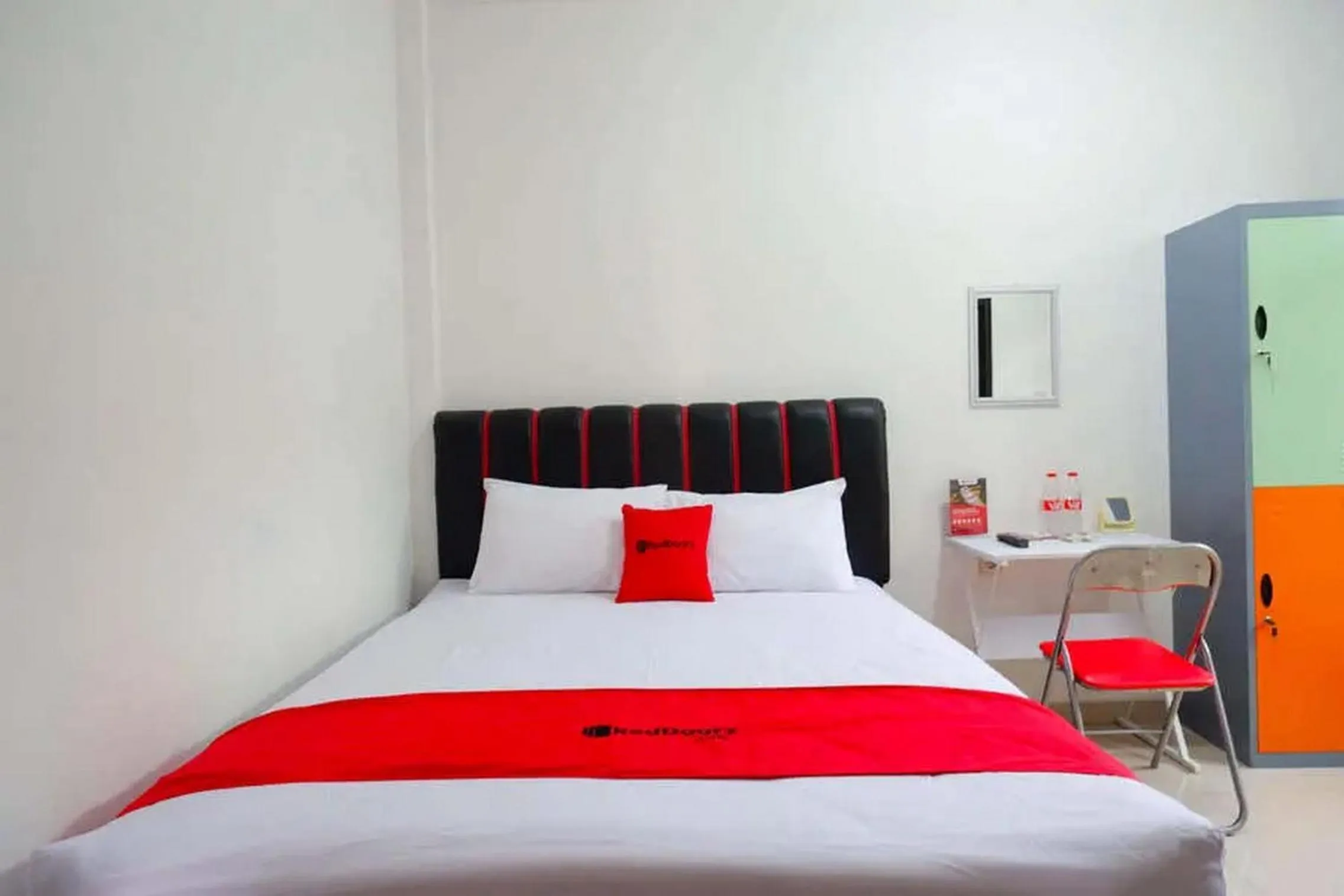 Bedroom, Bed in RedDoorz Syariah near Universitas Jenderal Soedirman 2
