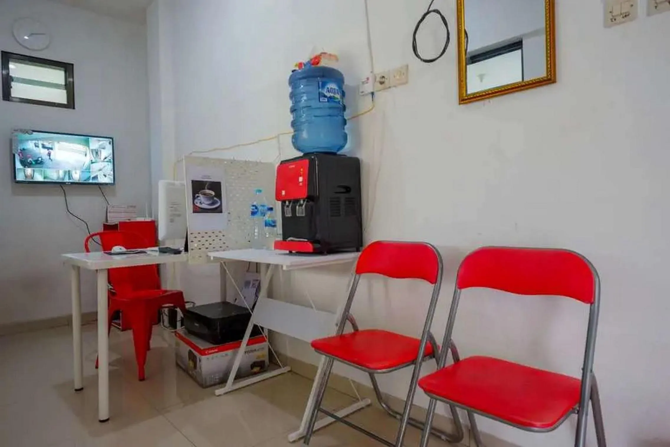 Lobby or reception in RedDoorz Syariah near Universitas Jenderal Soedirman 2