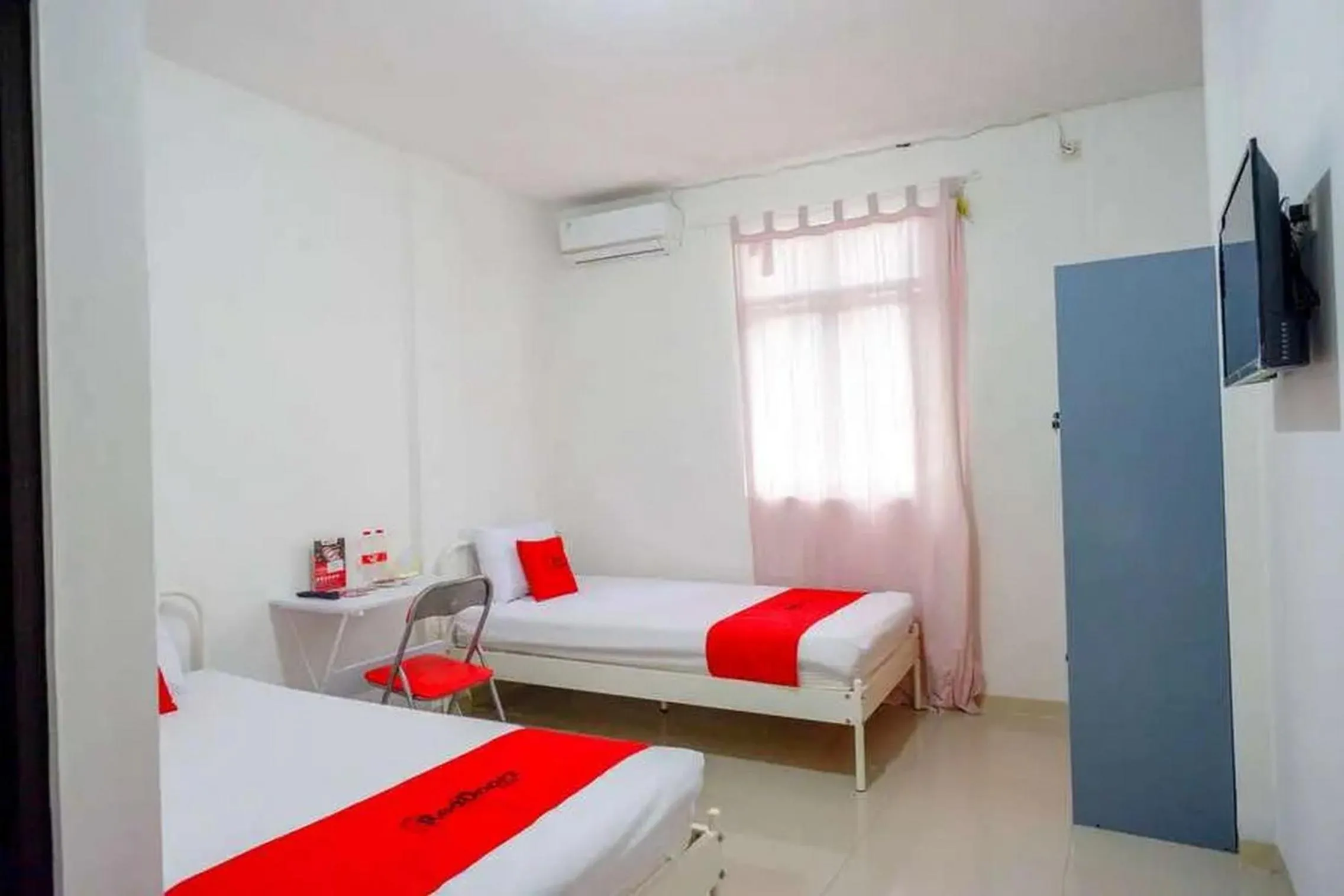Bedroom, Bed in RedDoorz Syariah near Universitas Jenderal Soedirman 2