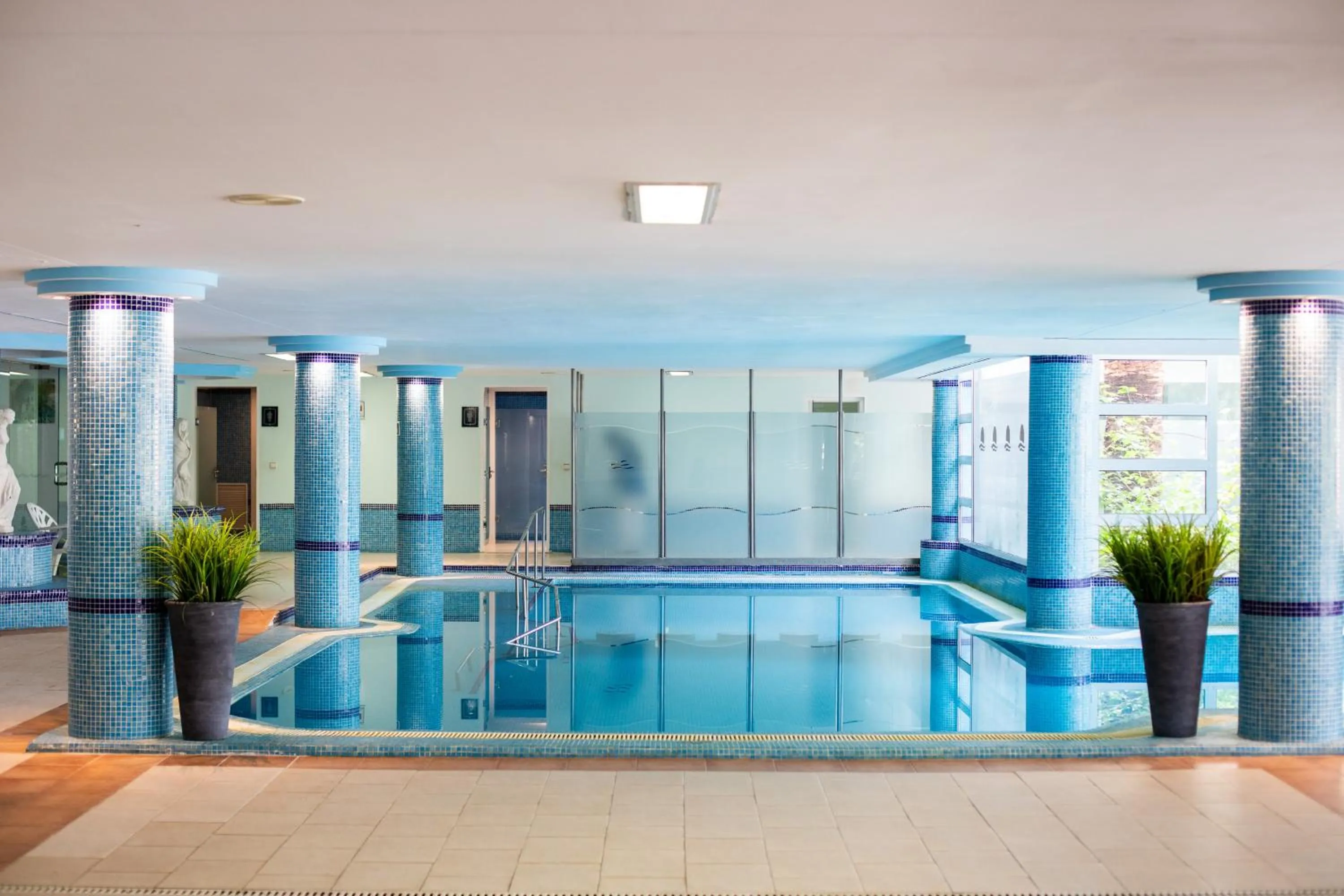 Swimming pool in Hotel Mariant Park