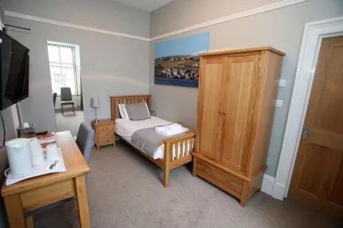 Photo of the whole room, Bed in The Royal Hotel