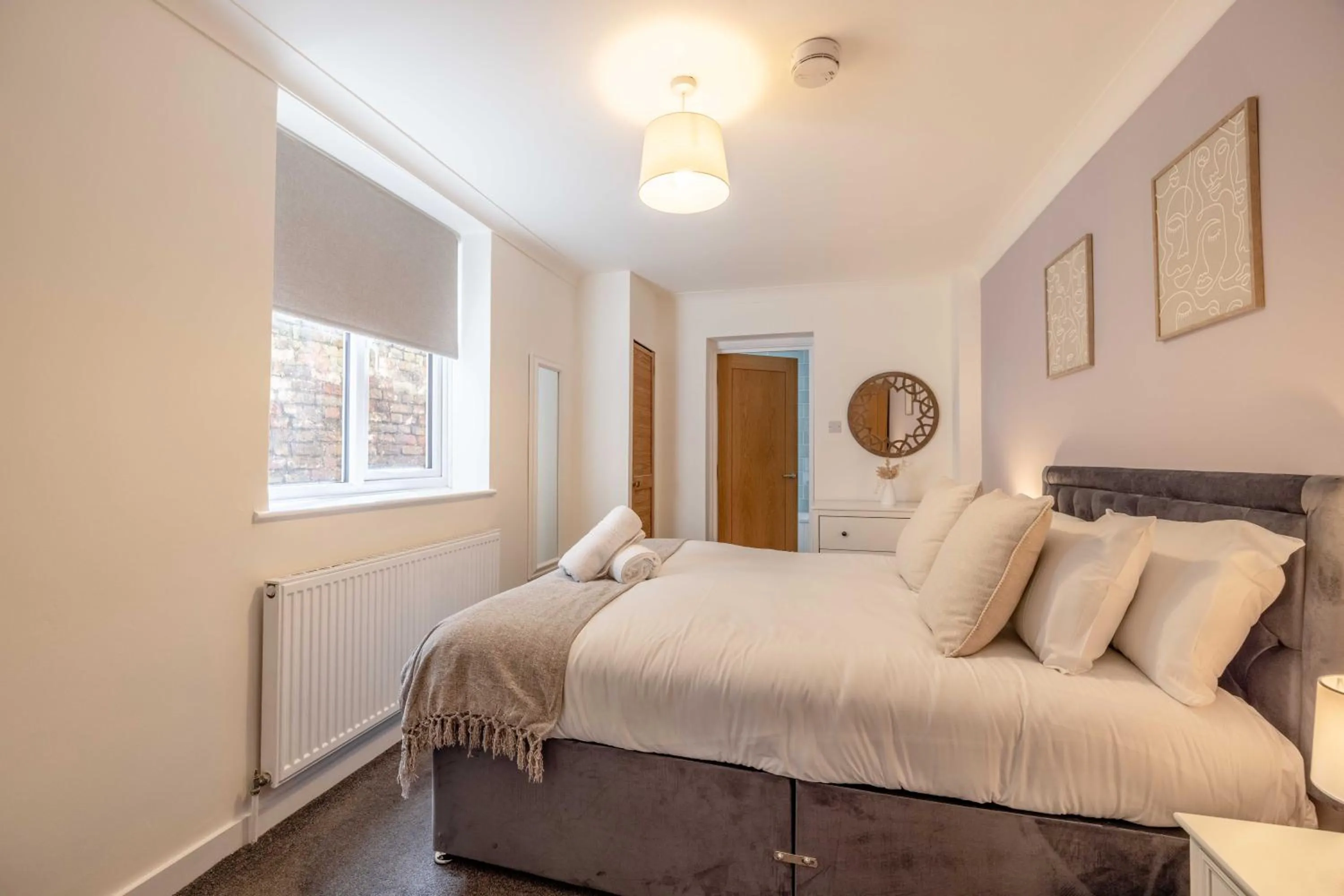 Bed in Stylish Apartment 5 min Walk to Castle