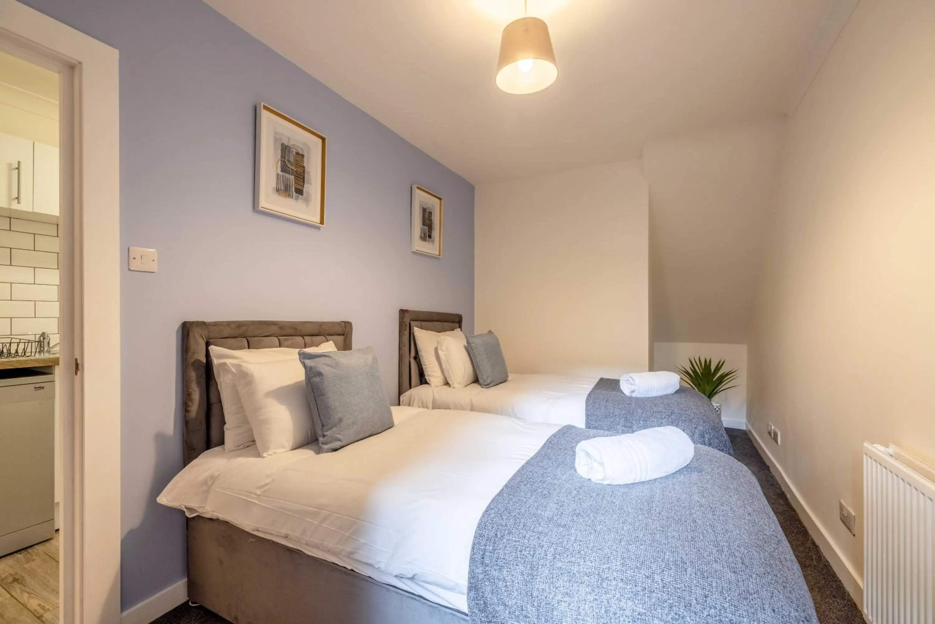 Bed in Stylish Apartment 5 min Walk to Castle