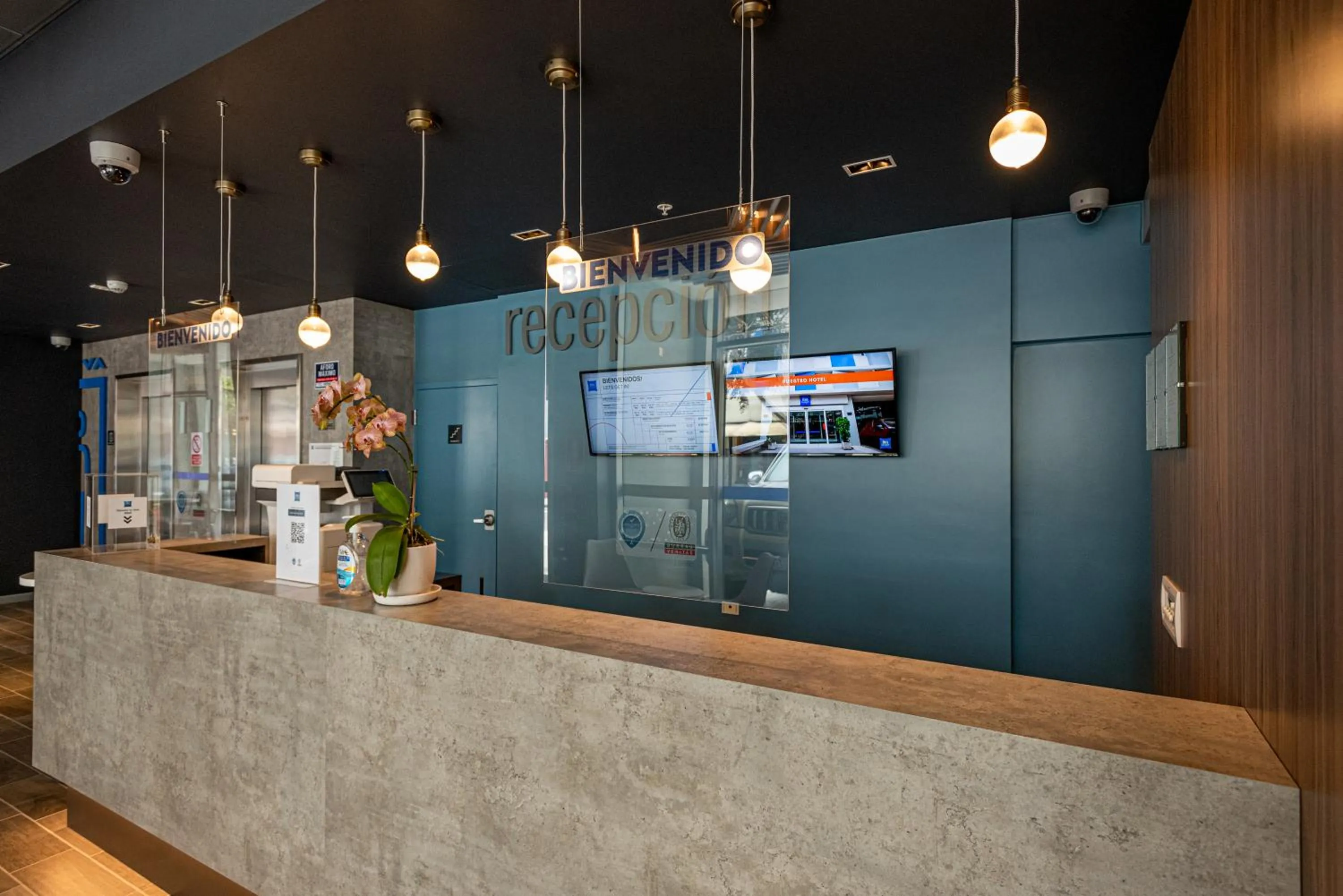 Text overlay in ibis budget Lima Miraflores