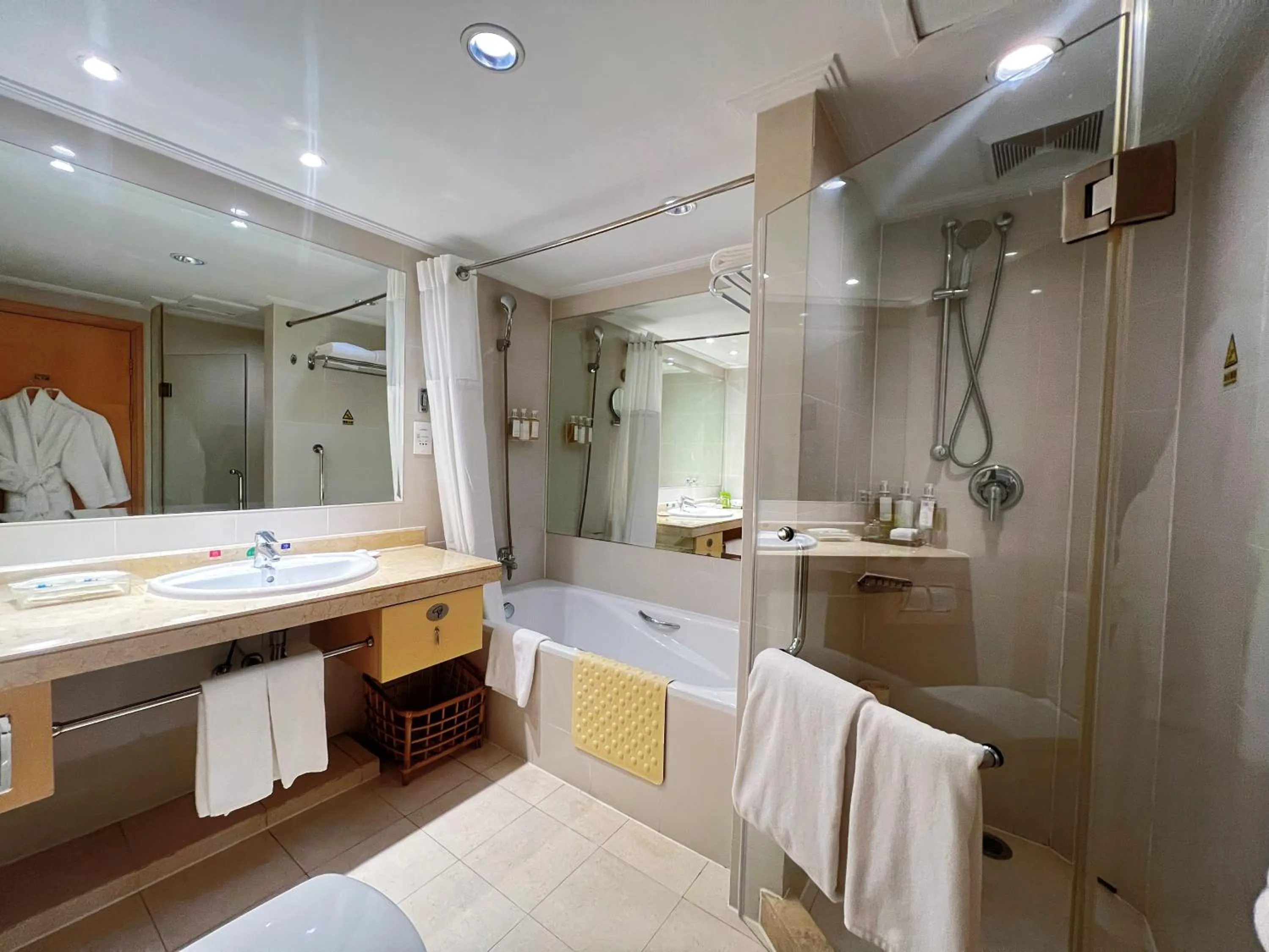 Photo of the whole room in Holiday Inn Temple Of Heaven Beijing by IHG