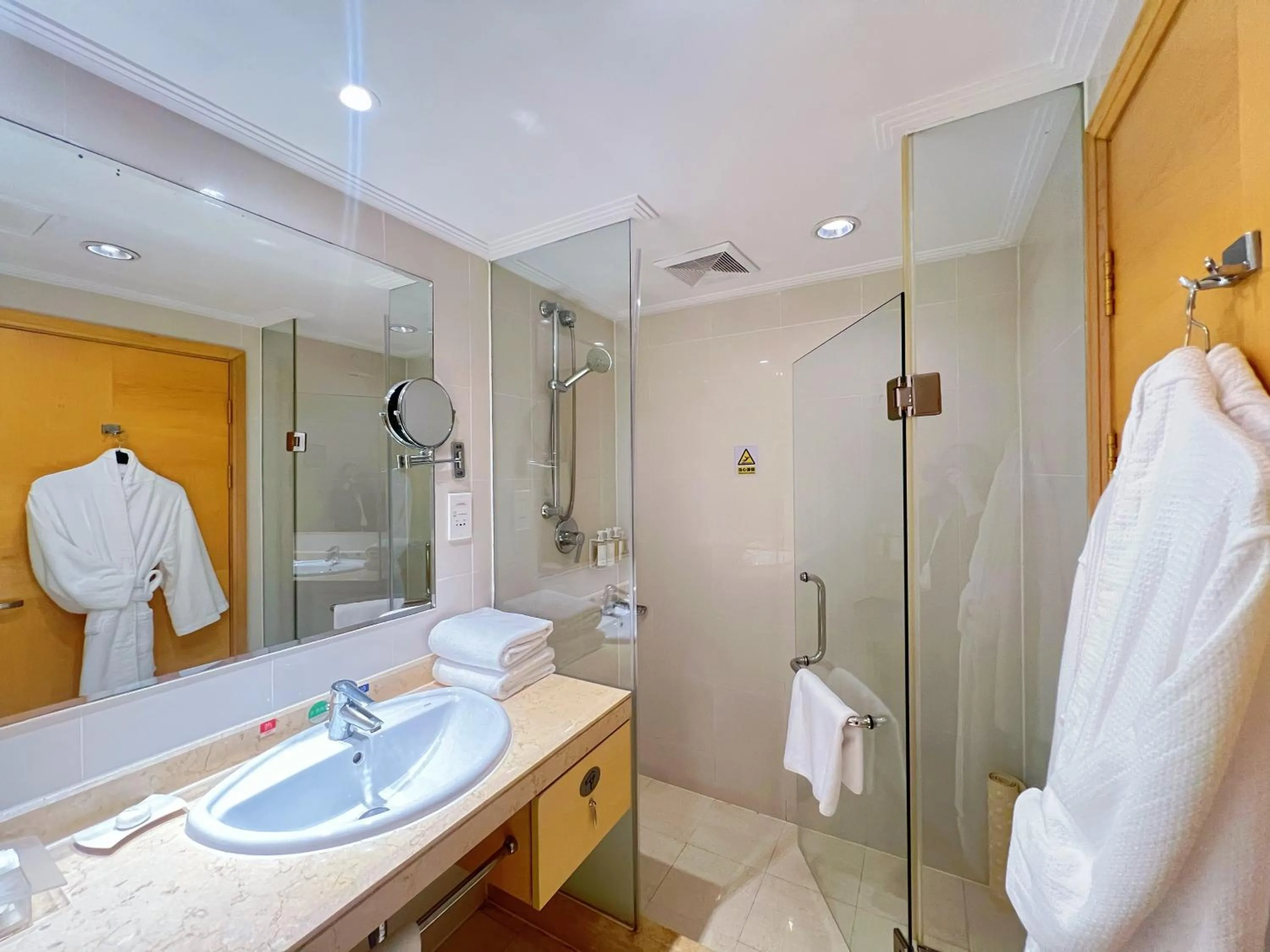 Photo of the whole room in Holiday Inn Temple Of Heaven Beijing by IHG