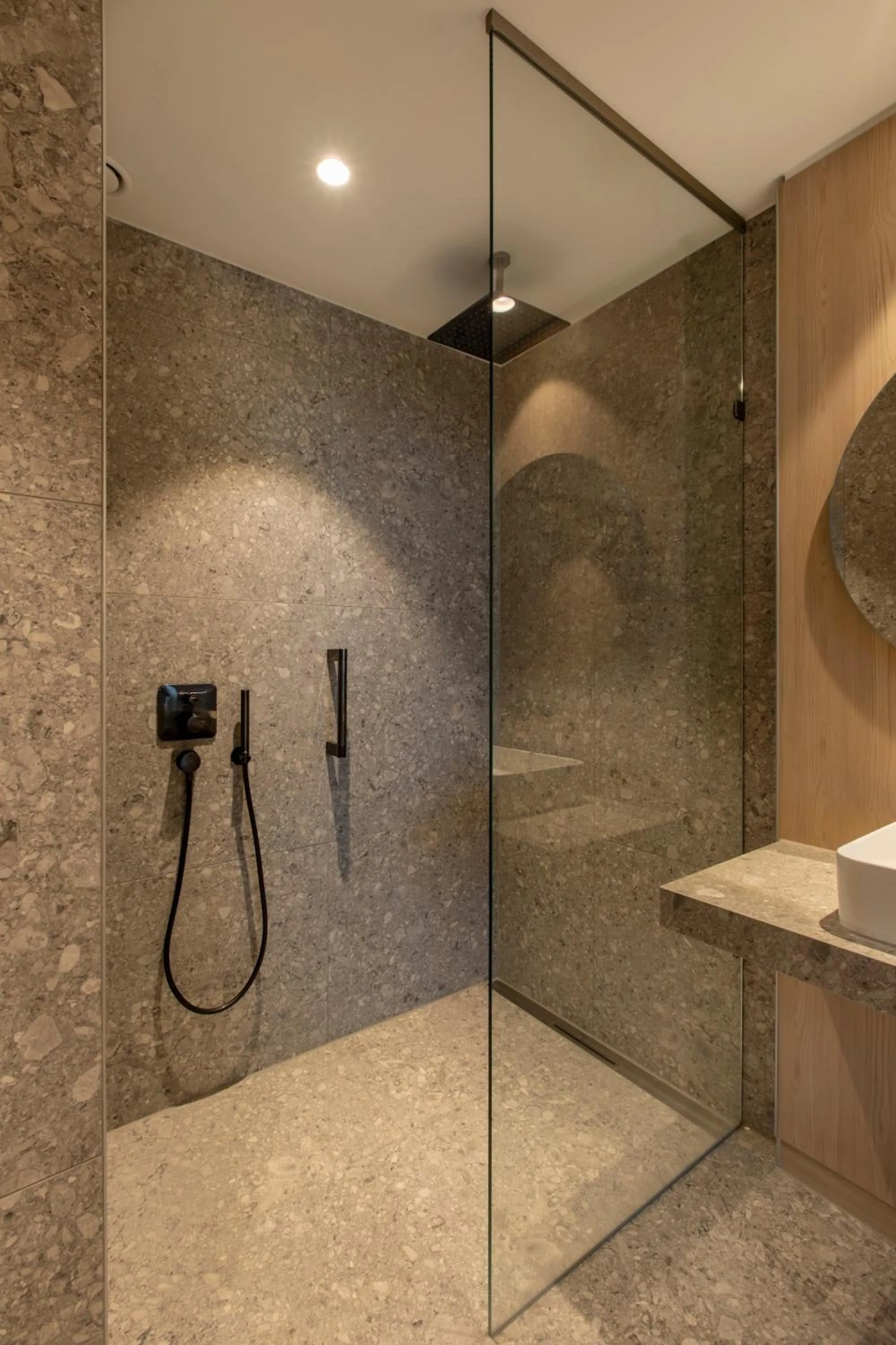 Shower in Van der Valk Hotel Deventer