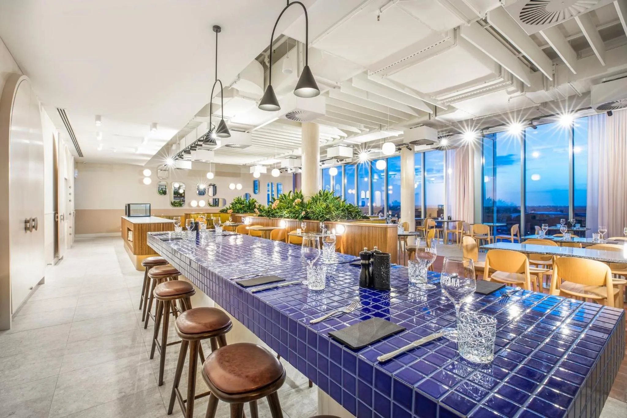 Restaurant/places to eat in Holiday Inn Werribee by IHG