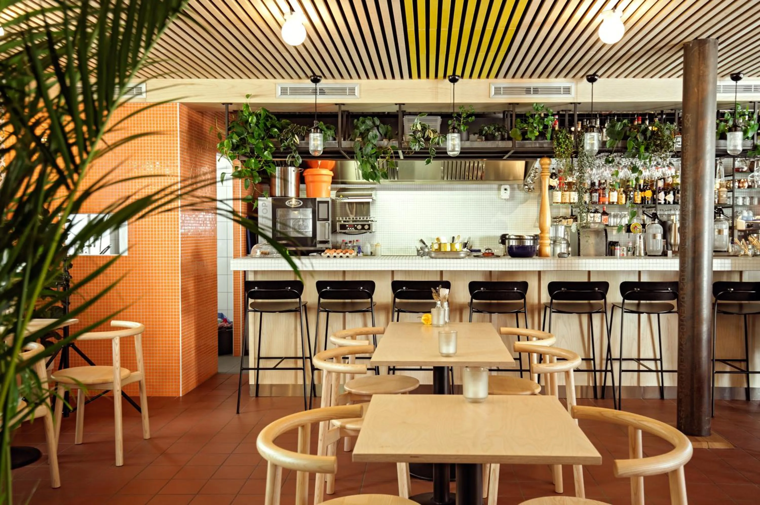 Restaurant/places to eat in Cosmiques Hotel - Centre Chamonix