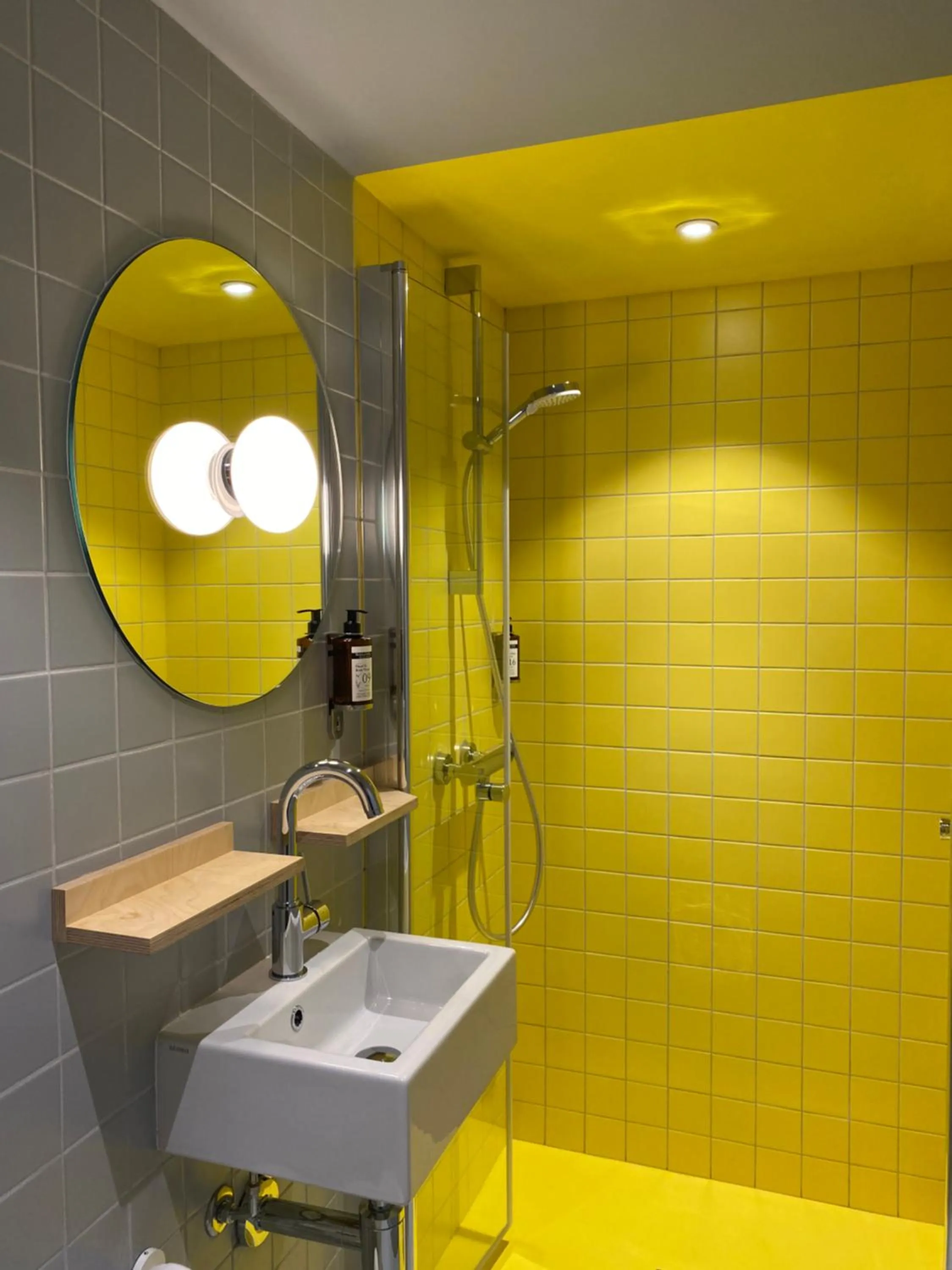 Shower in Cosmiques Hotel - Centre Chamonix