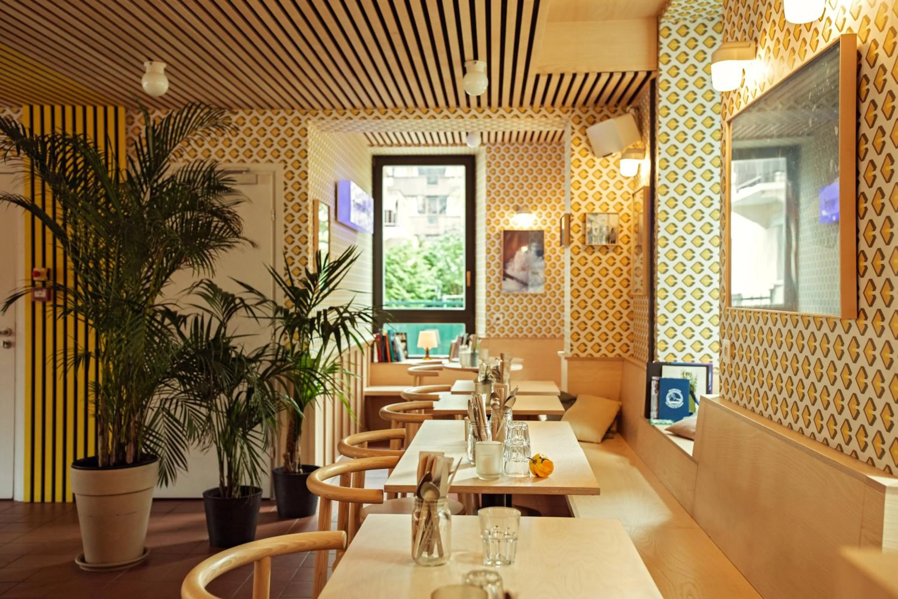 Restaurant/places to eat in Cosmiques Hotel - Centre Chamonix