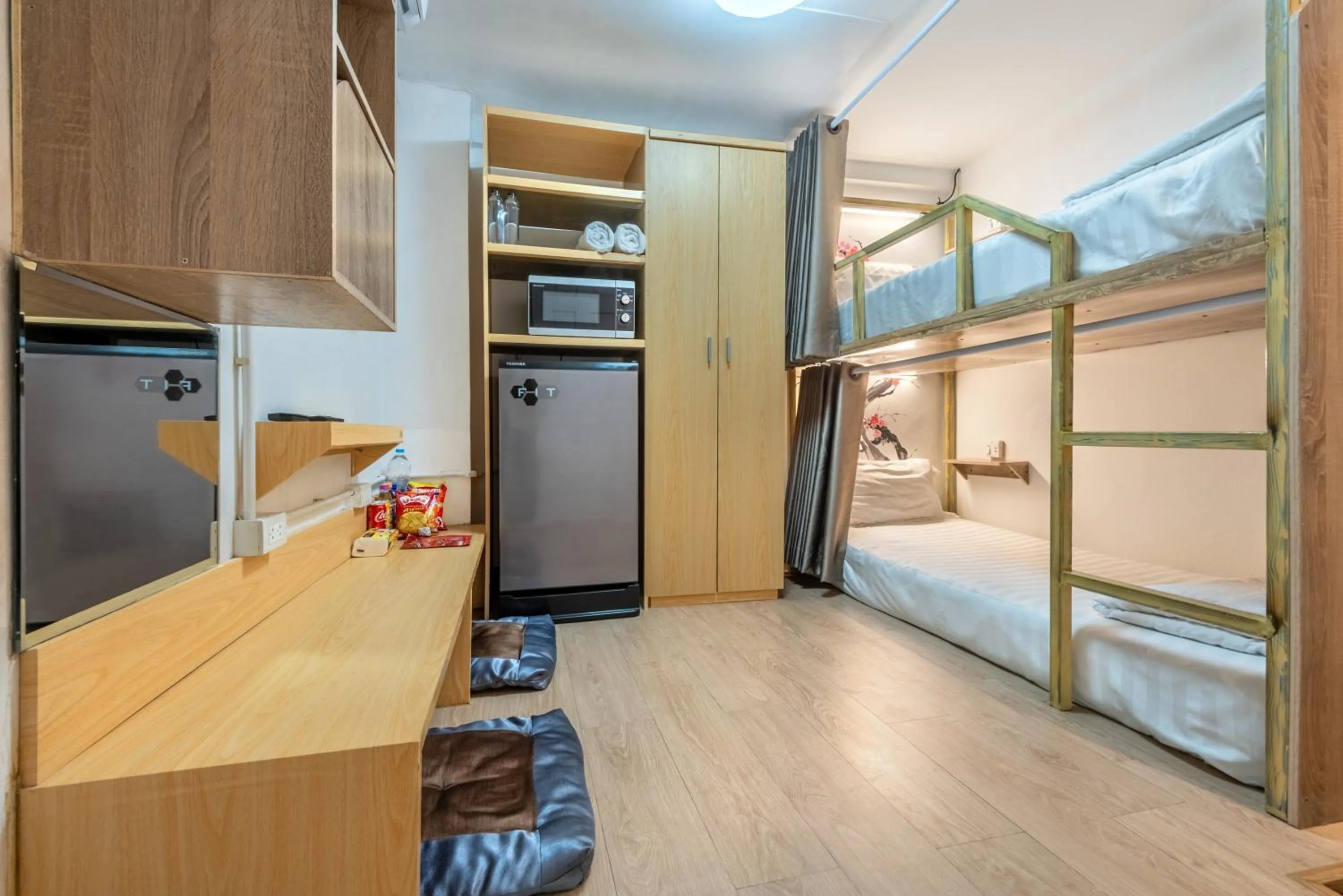 Photo of the whole room in โรงแรมชิบะรูม นครราชสีมา สาขามหาวิทยาลัยเทคโนโลยีสุรนารี