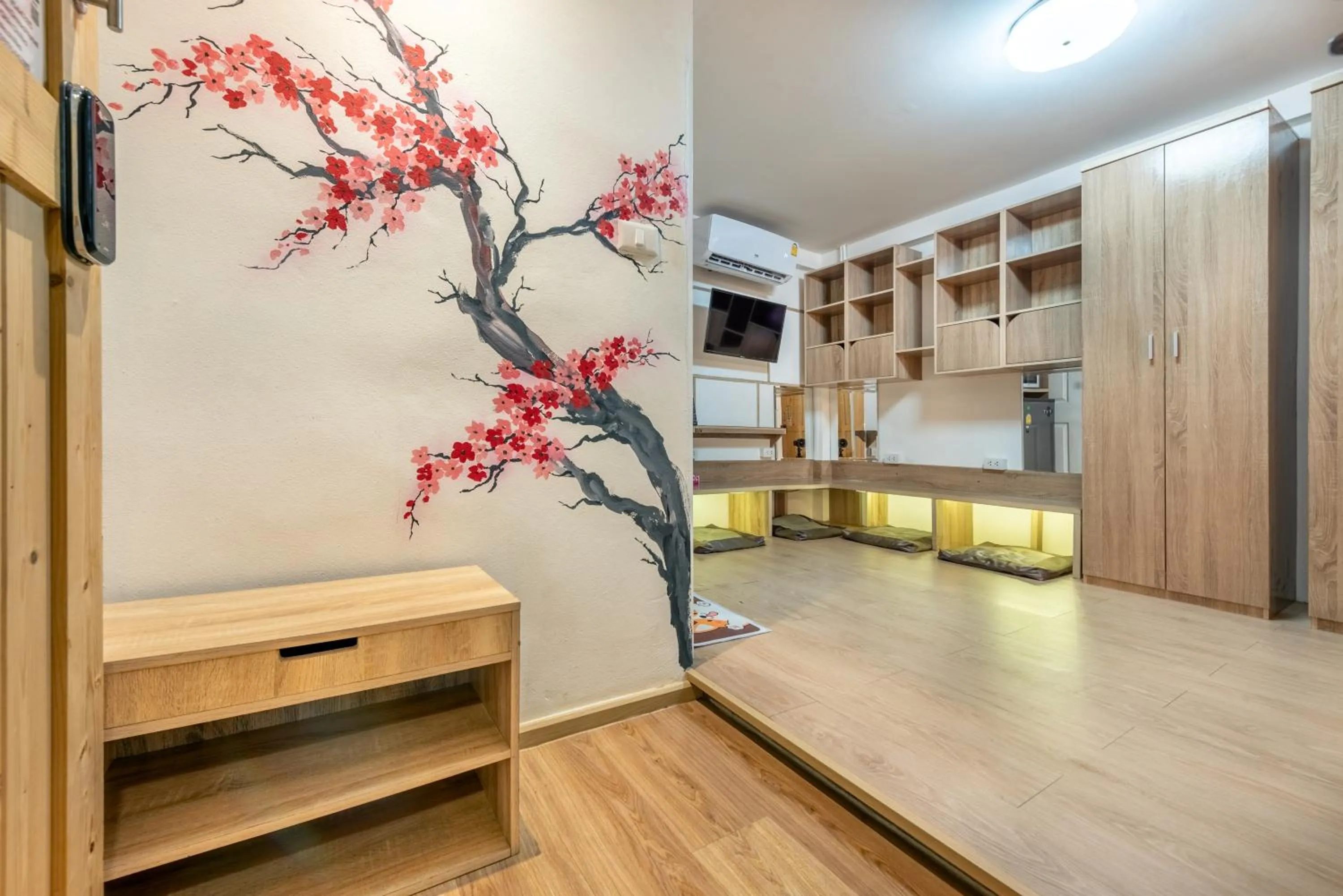 Photo of the whole room in โรงแรมชิบะรูม นครราชสีมา สาขามหาวิทยาลัยเทคโนโลยีสุรนารี