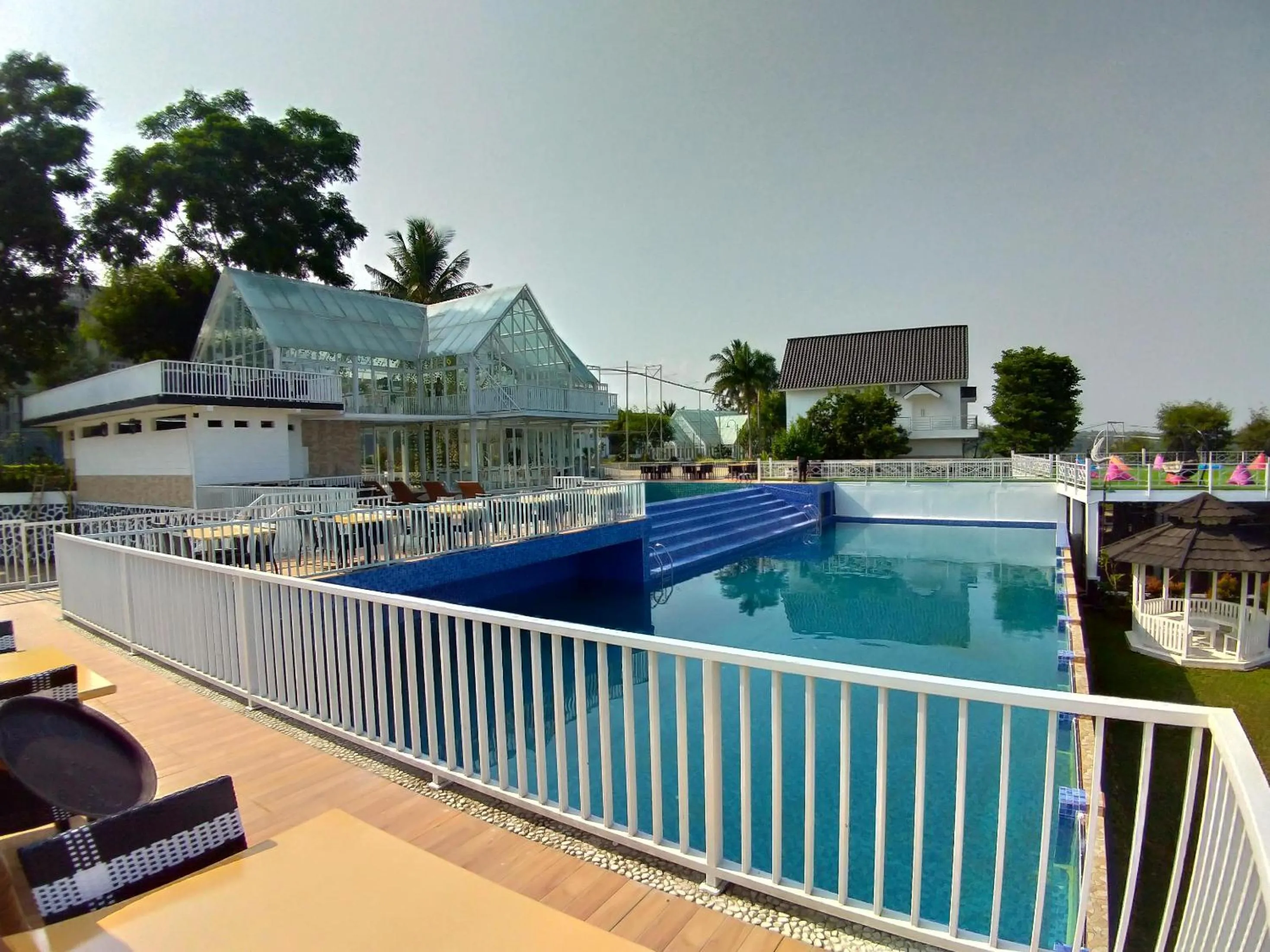 Restaurant/places to eat in Chevilly Resort & Camp