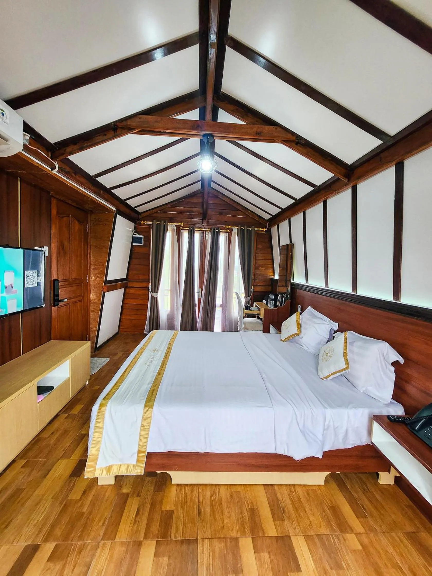 Bed in Chevilly Resort & Camp