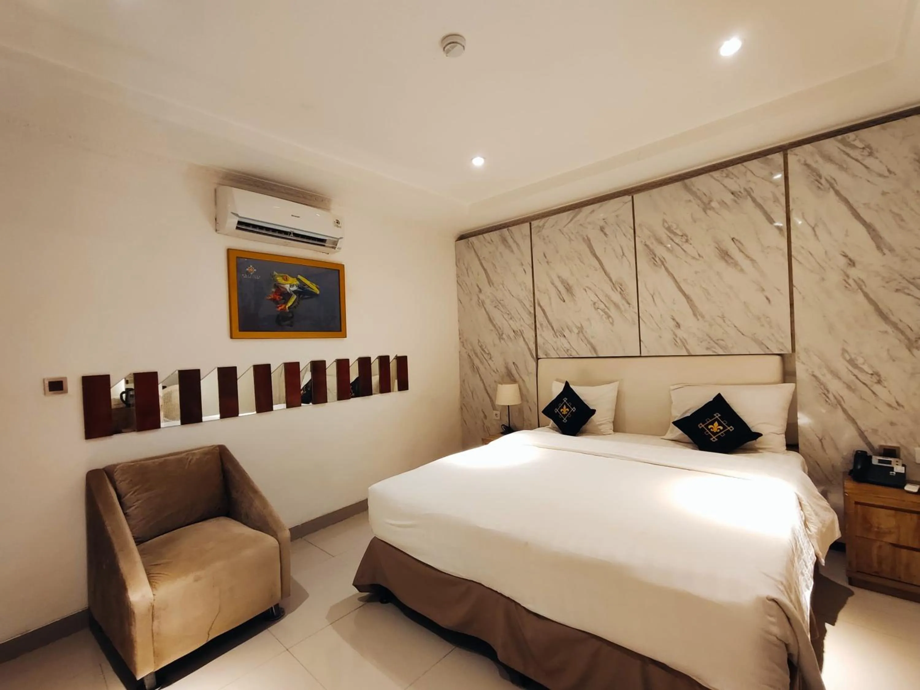 Bedroom, Bed in Chevilly Resort & Camp