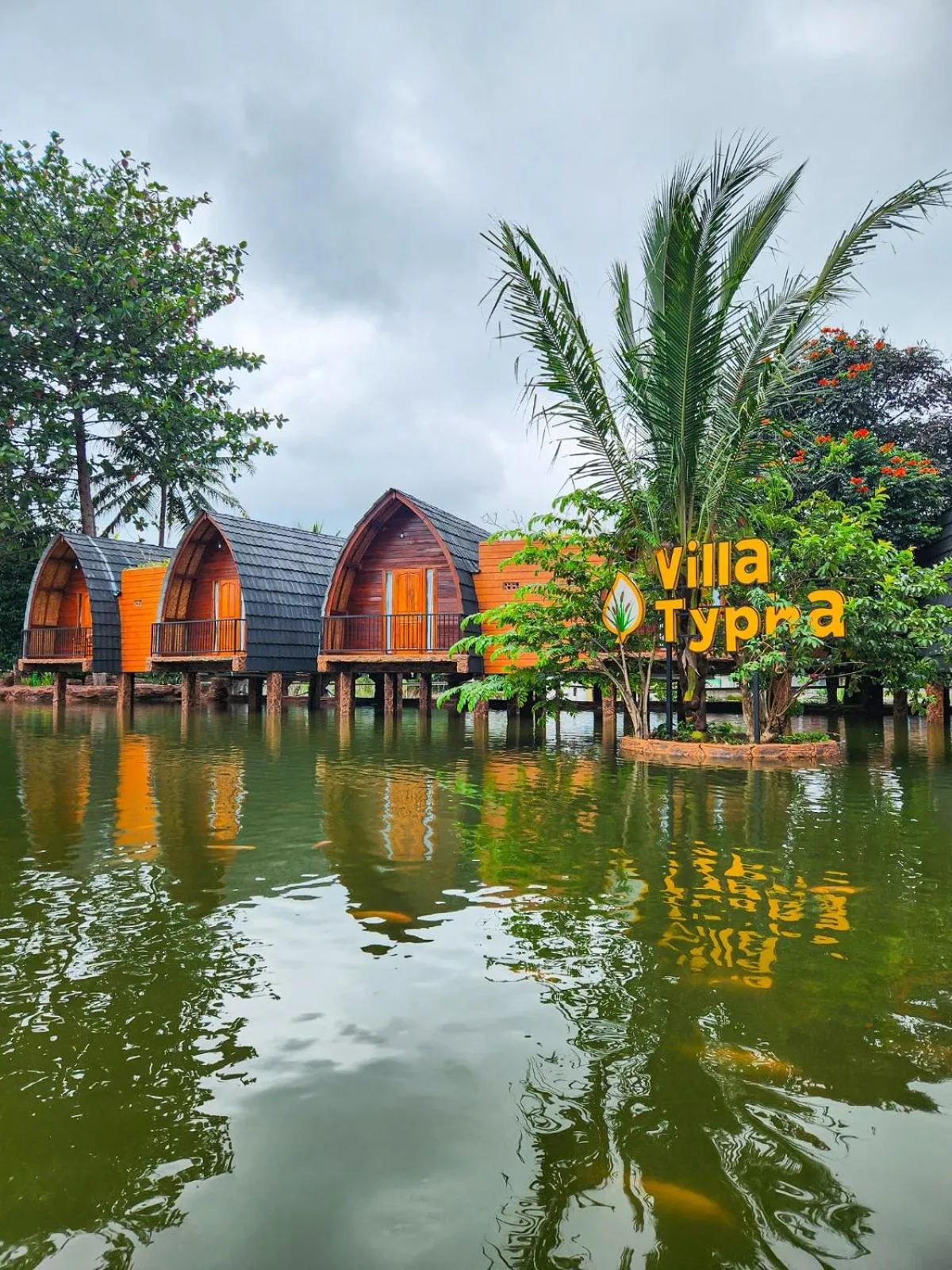 Lake view in Chevilly Resort & Camp