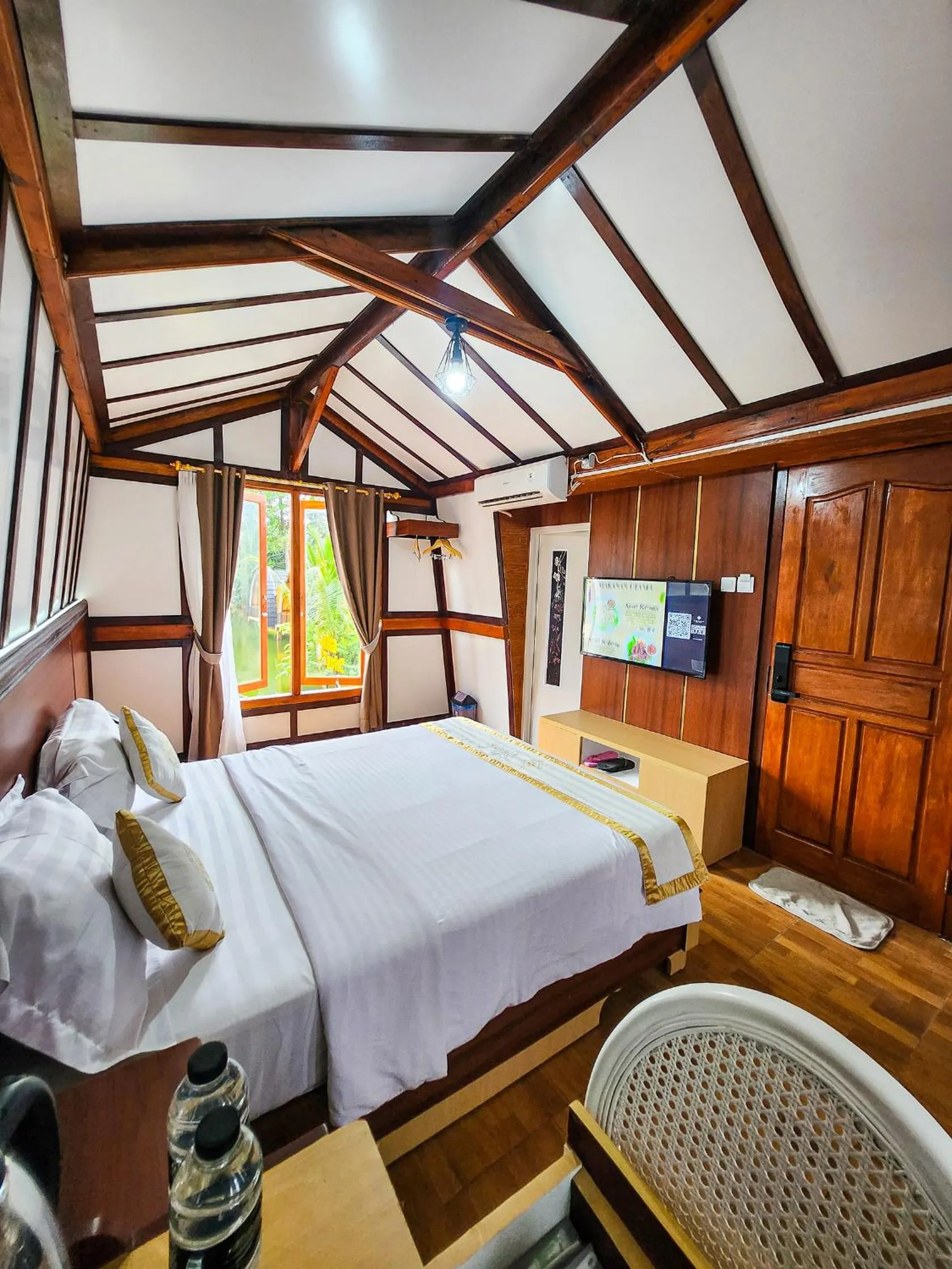 Bedroom, Bed in Chevilly Resort & Camp