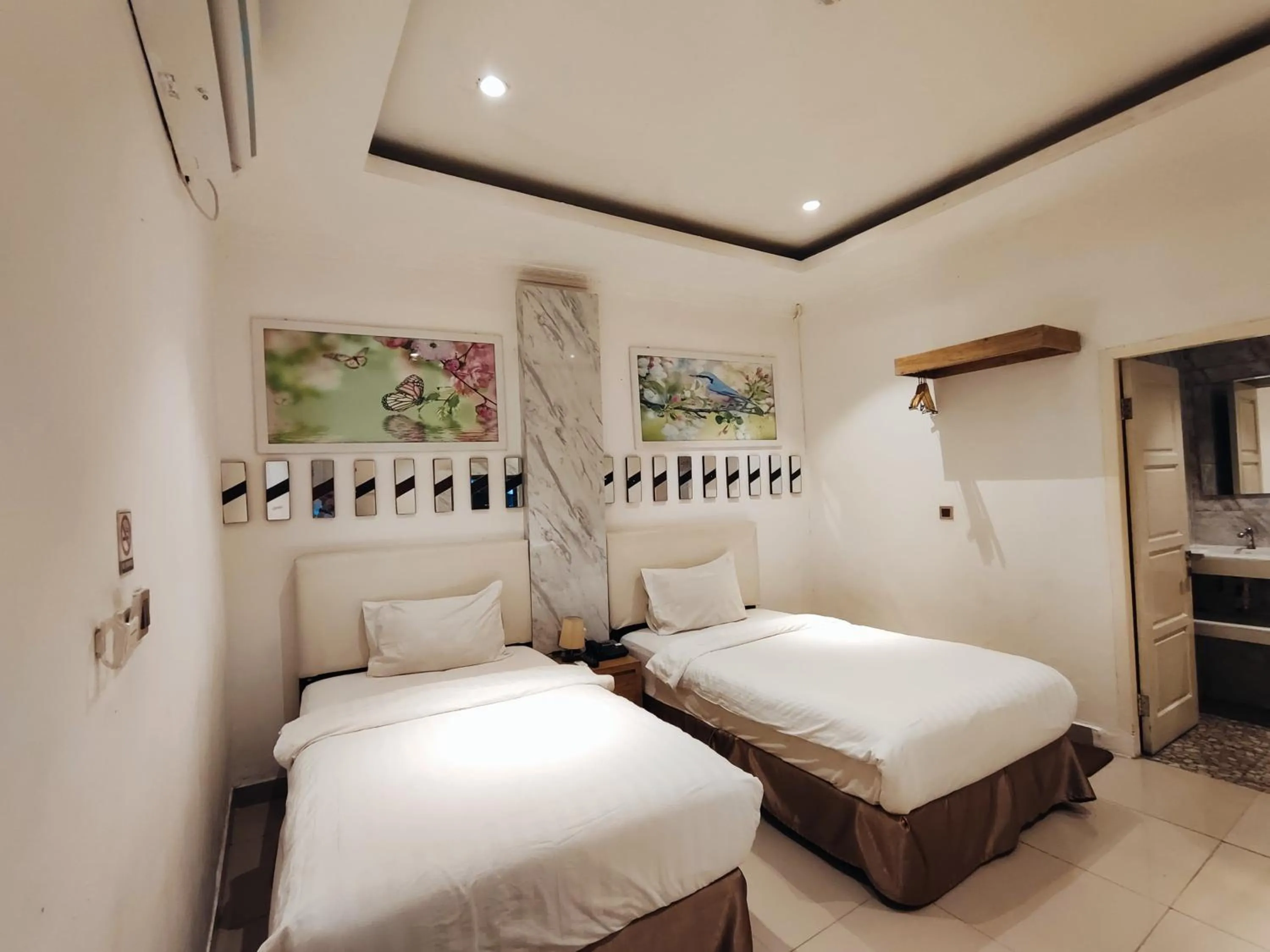 Bed in Chevilly Resort & Camp