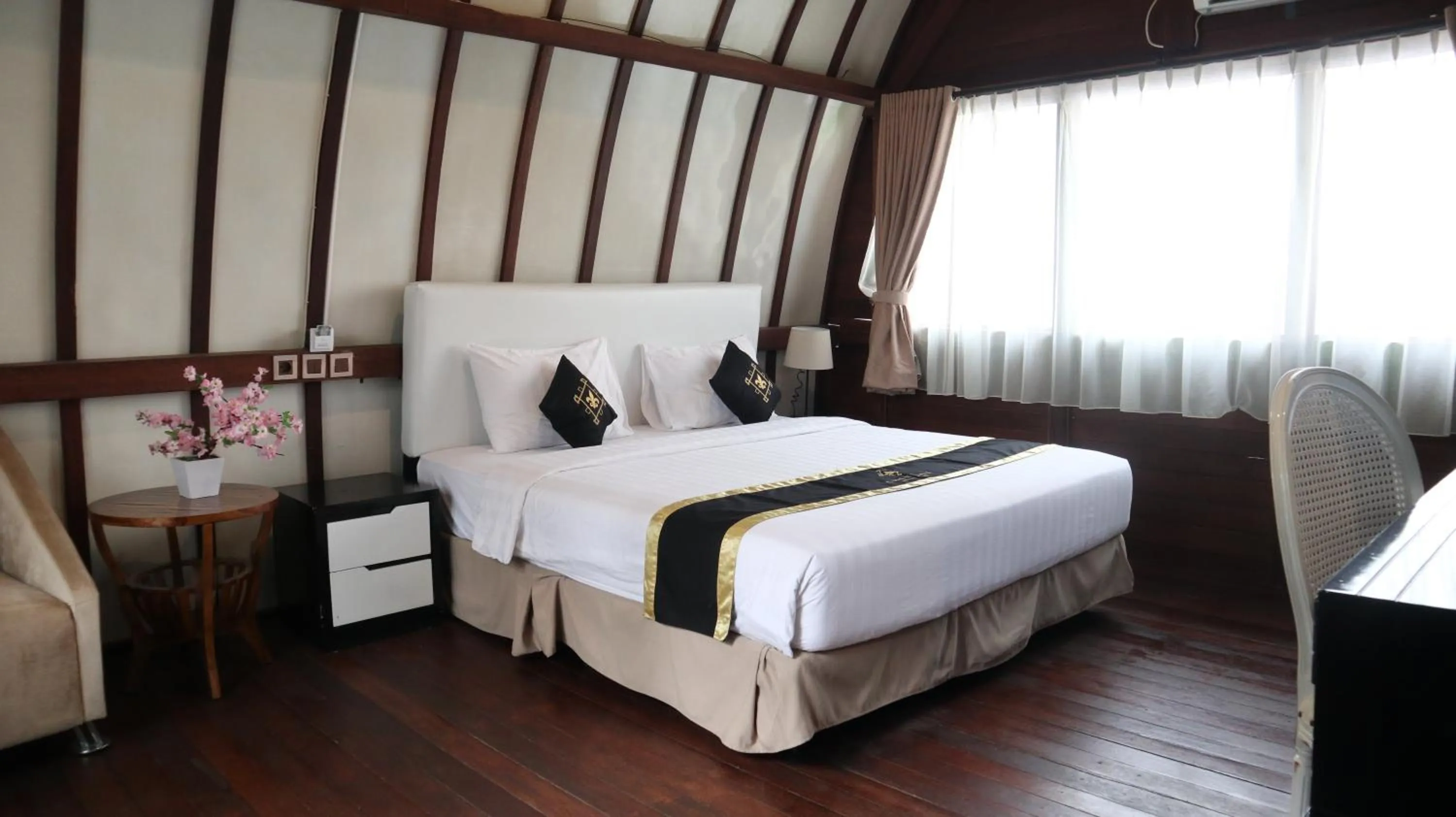 Bedroom, Bed in Chevilly Resort & Camp