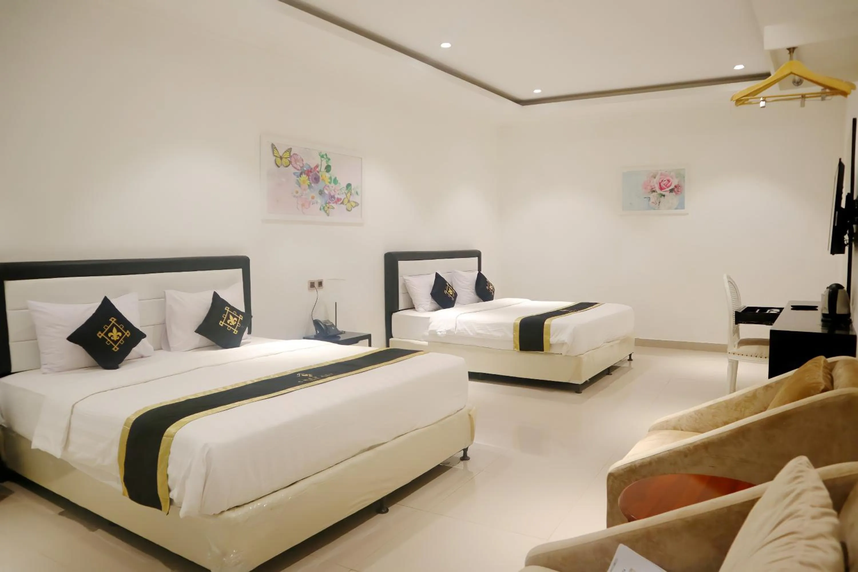 Bed in Chevilly Resort & Camp