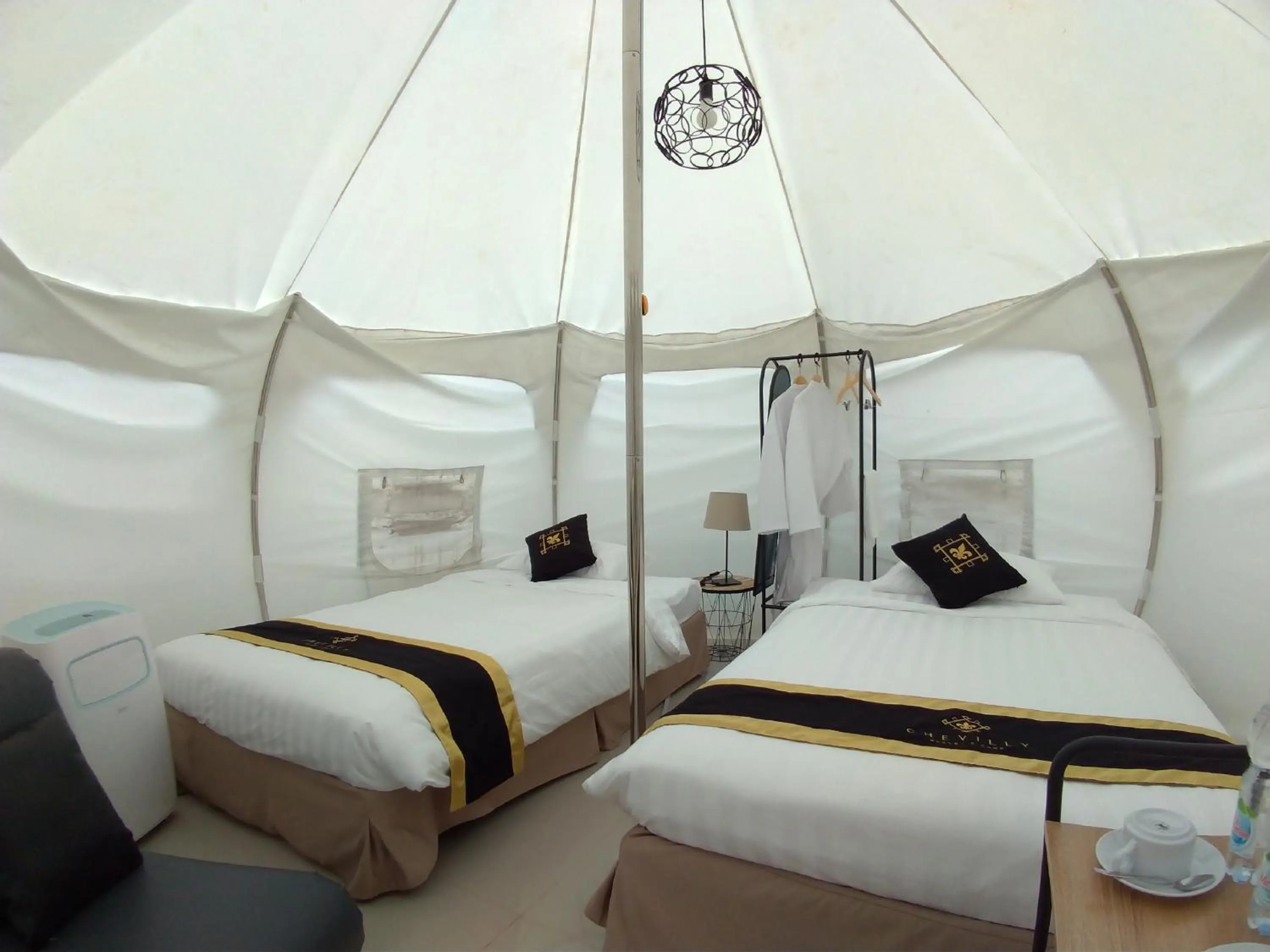 Bed in Chevilly Resort & Camp