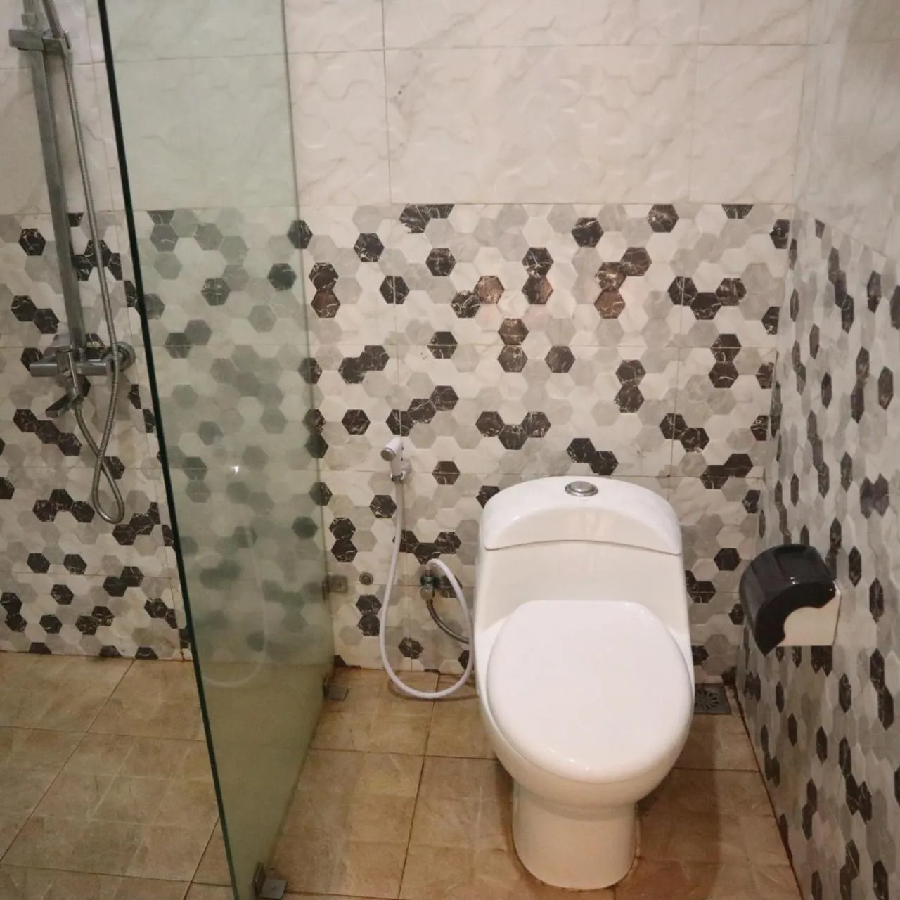 Shower in Chevilly Resort & Camp