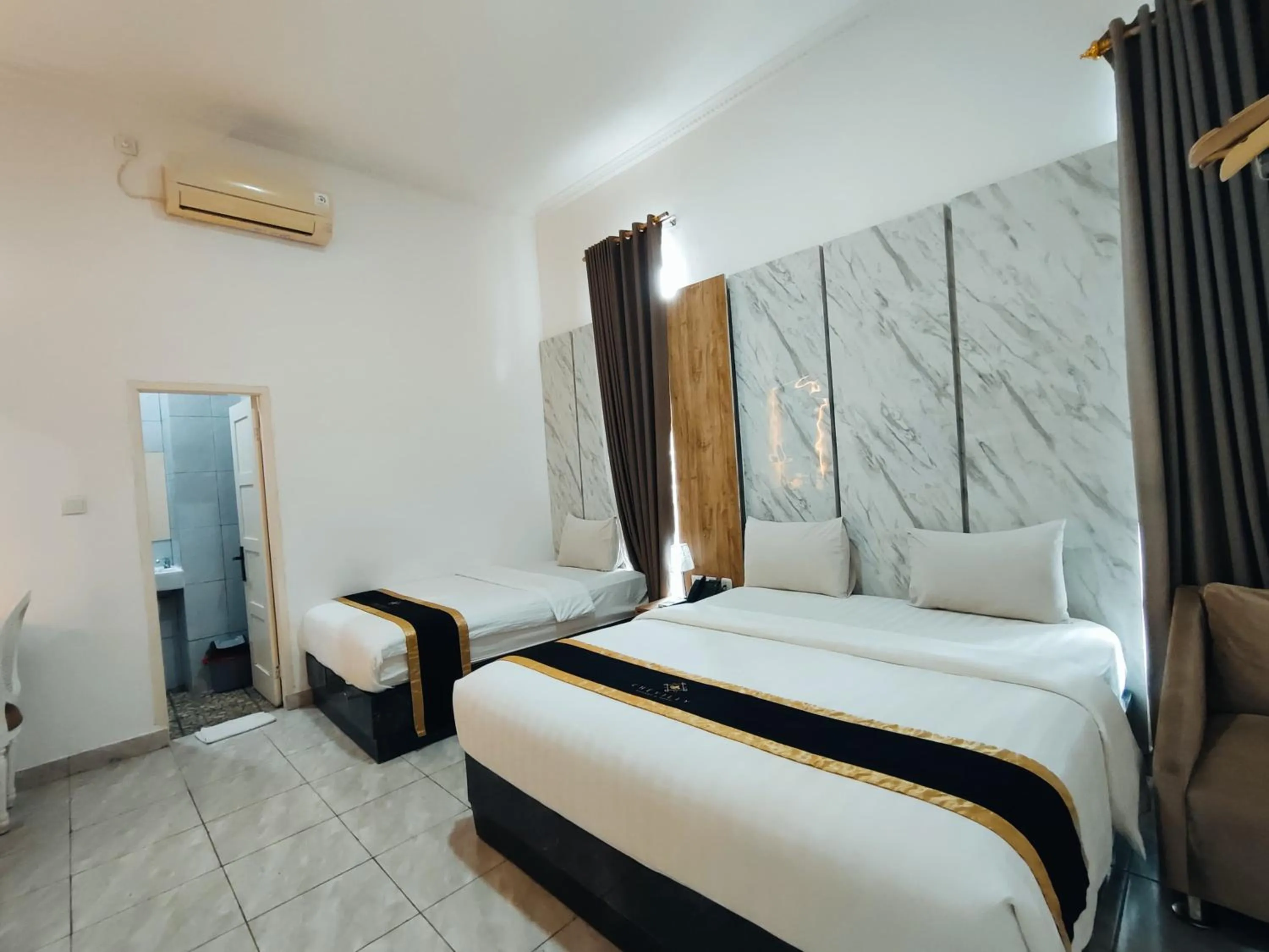 Bed in Chevilly Resort & Camp