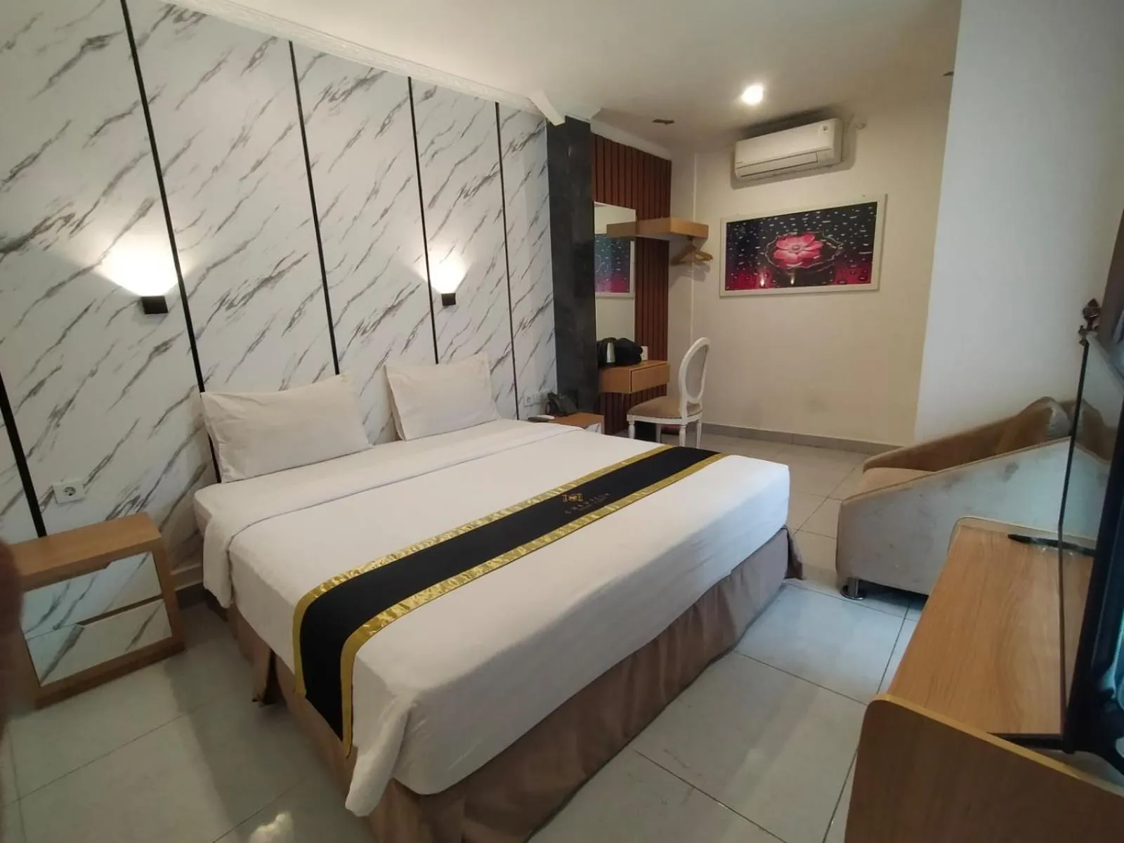 Bedroom, Bed in Chevilly Resort & Camp