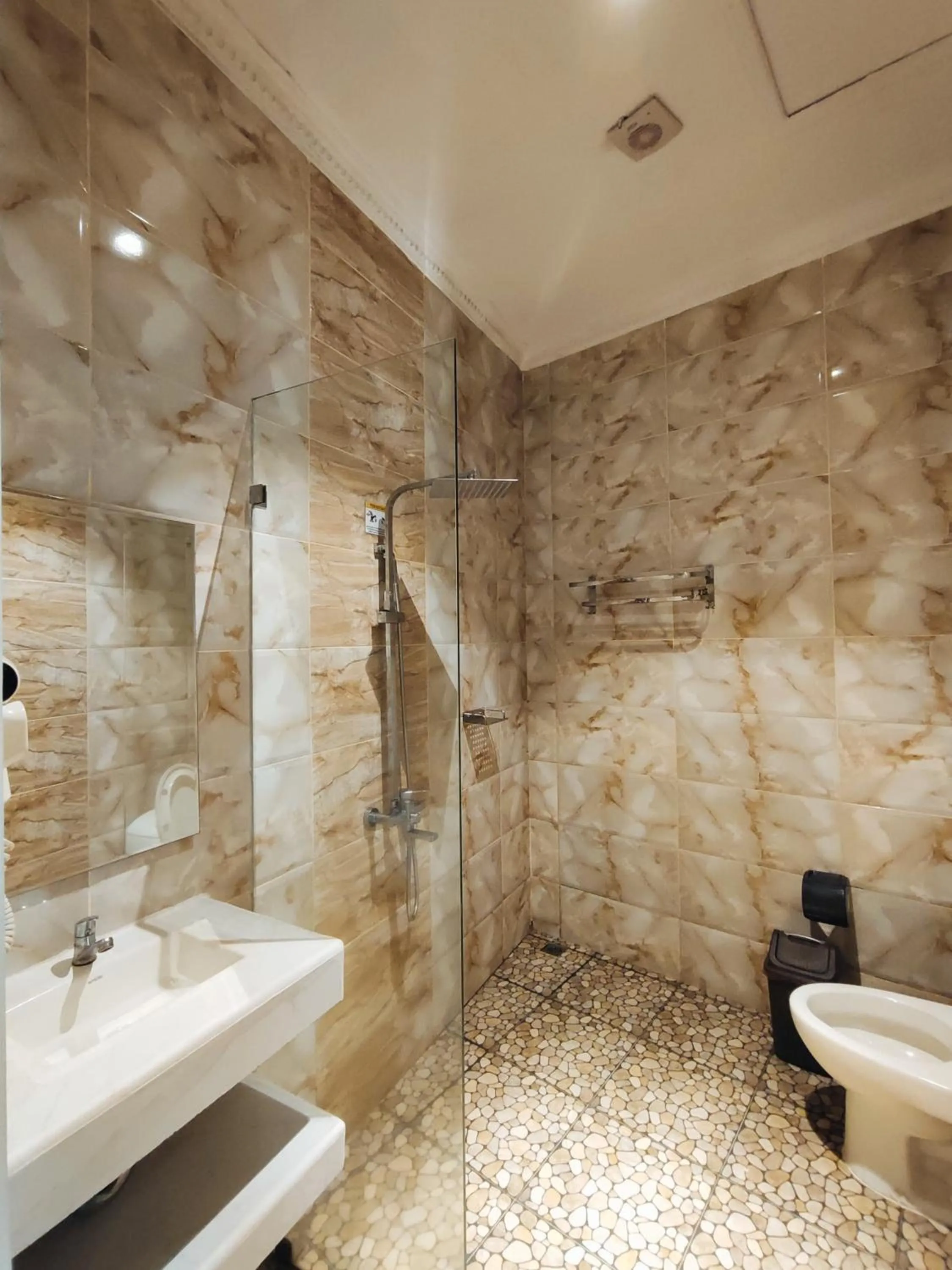 Chevilly Resort & Camp