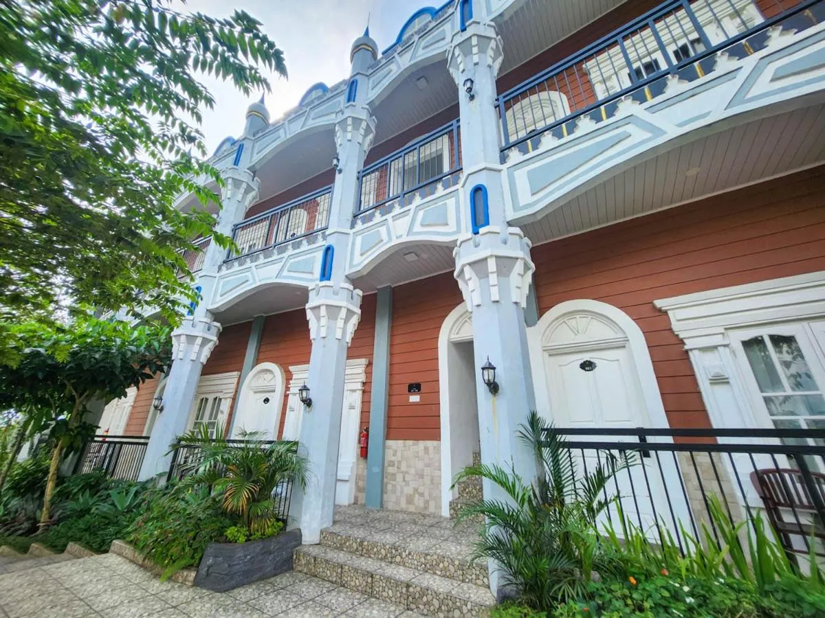 Chevilly Resort & Camp