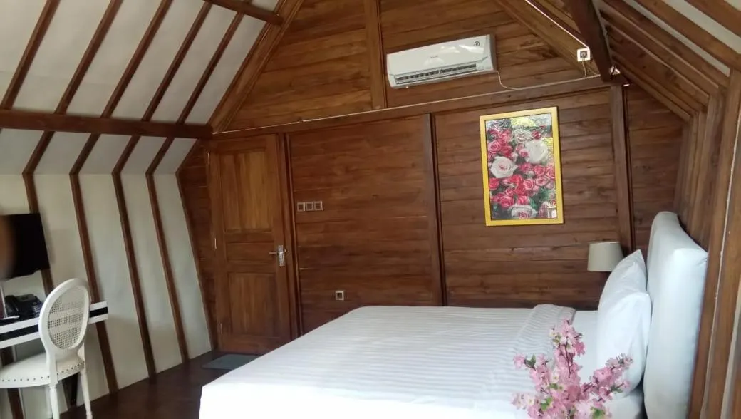 Photo of the whole room, Bed in Chevilly Resort & Camp