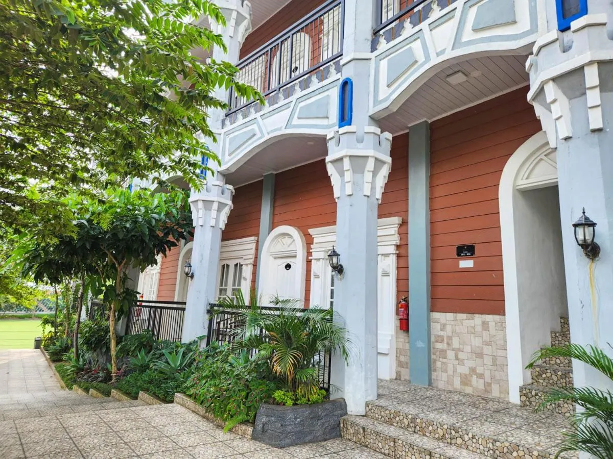 Chevilly Resort & Camp