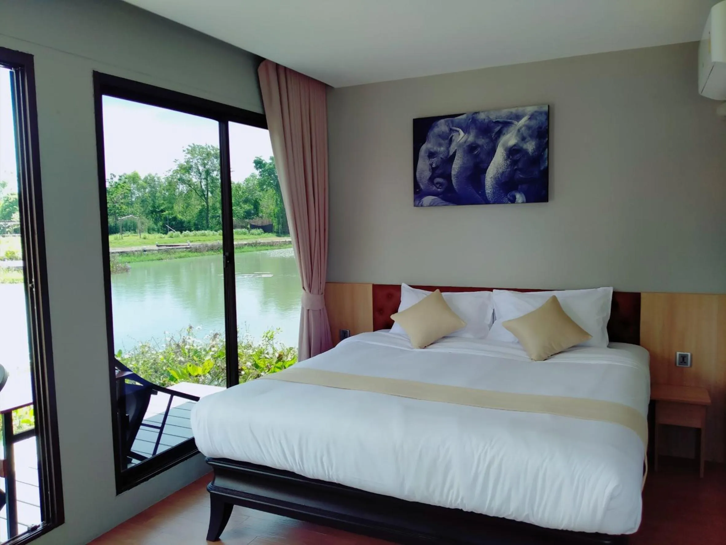 Photo of the whole room, Bed in wuadaeng villa