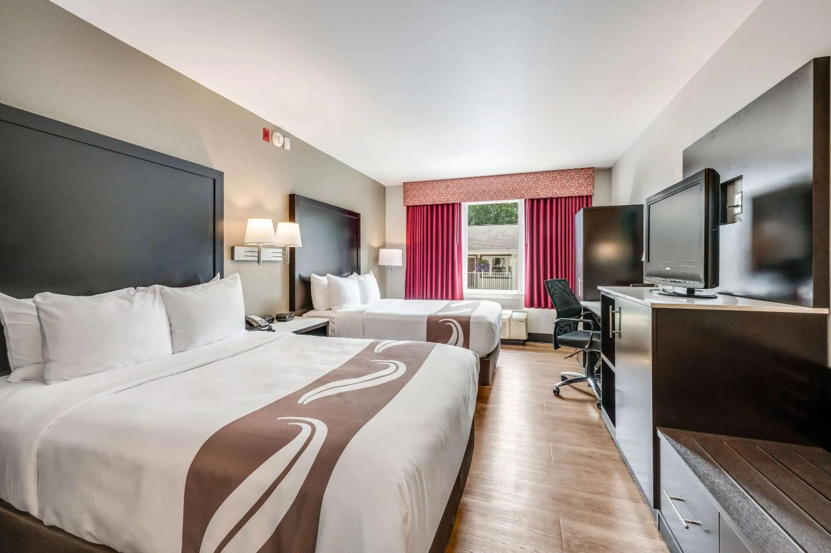 Photo of the whole room, Bed in Quality Inn Poughkeepsie