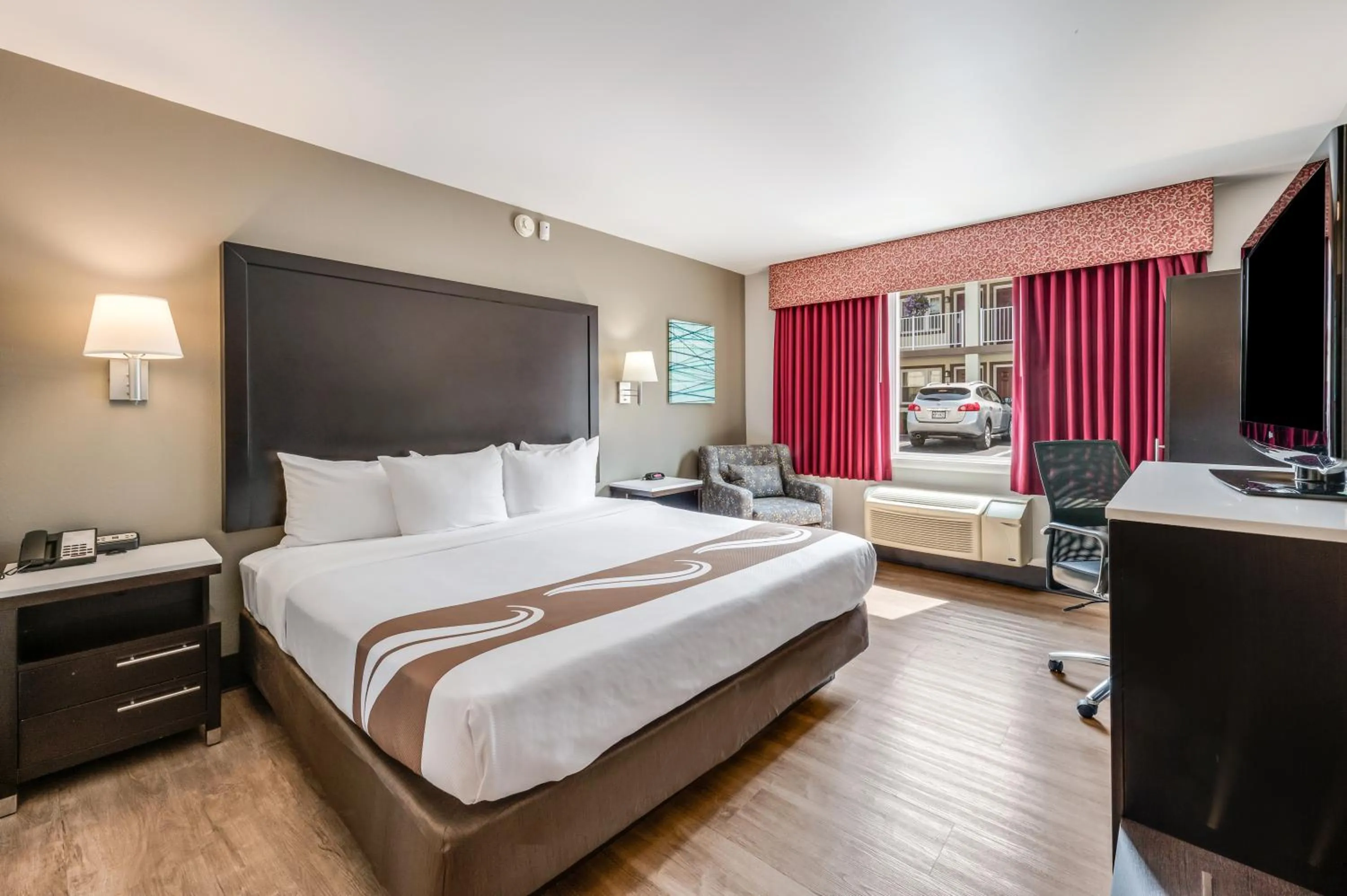 Bedroom, Bed in Quality Inn Poughkeepsie