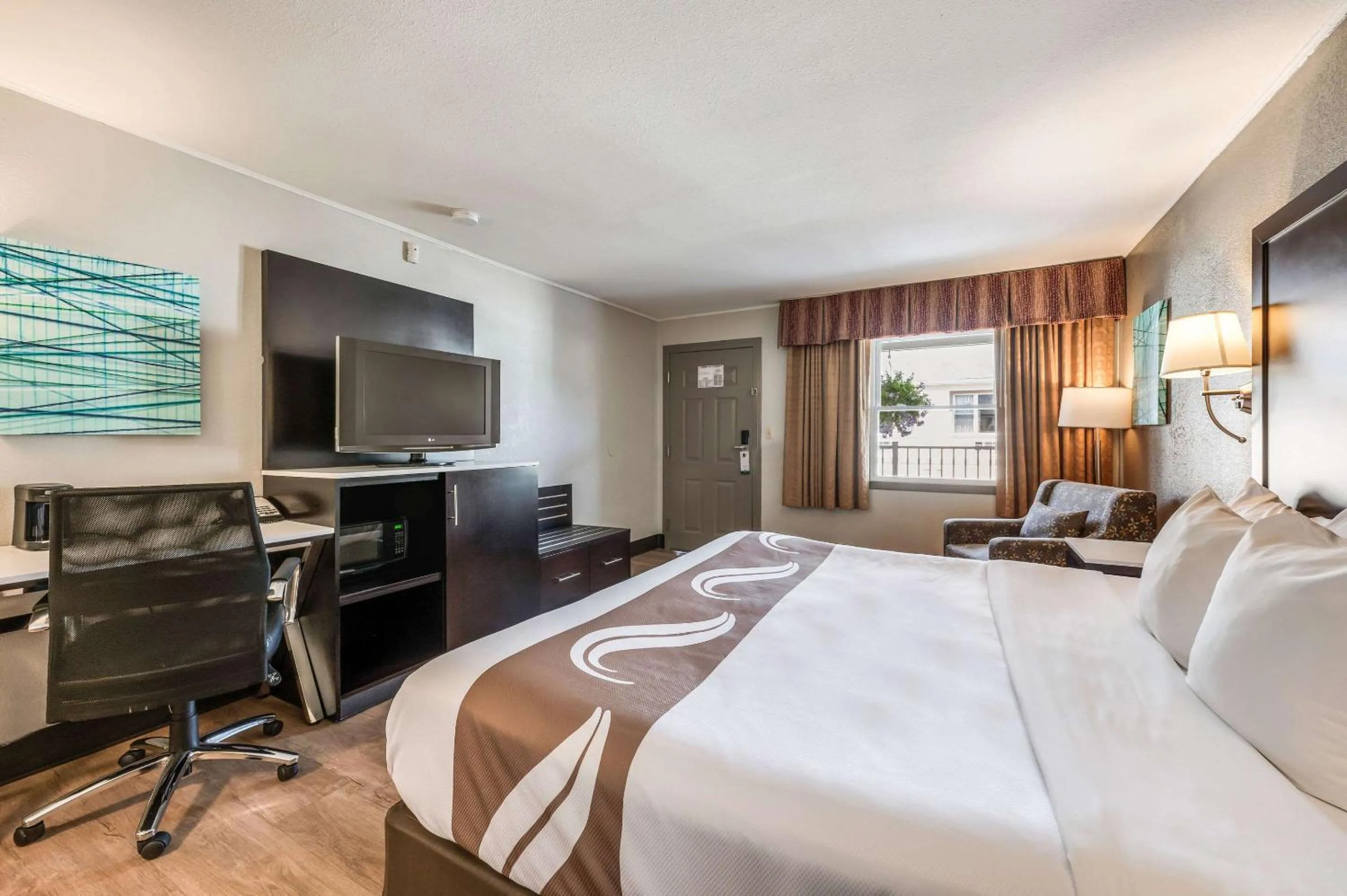 Photo of the whole room, Bed in Quality Inn Poughkeepsie