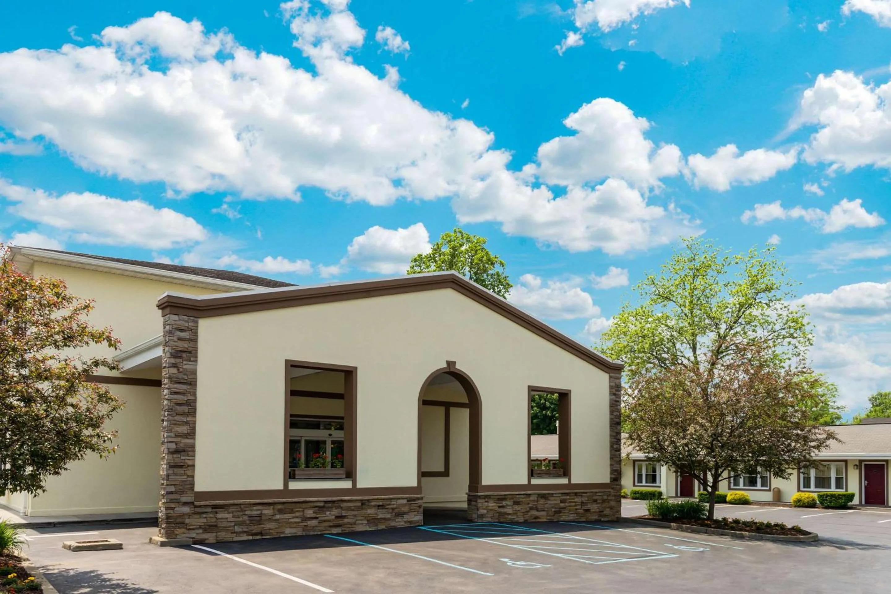 Property building in Rodeway Inn Poughkeepsie