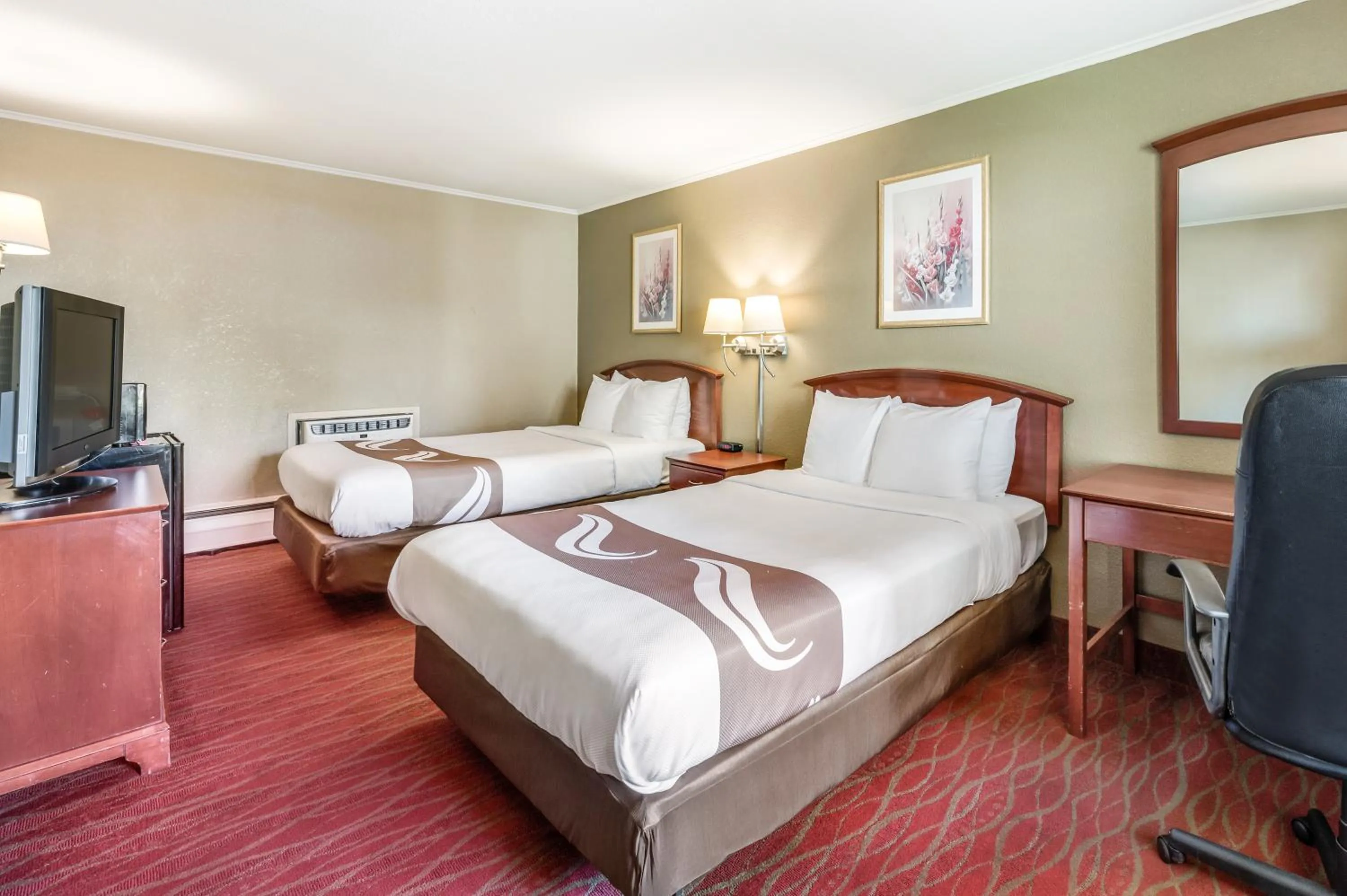 Bedroom, Bed in Rodeway Inn Poughkeepsie