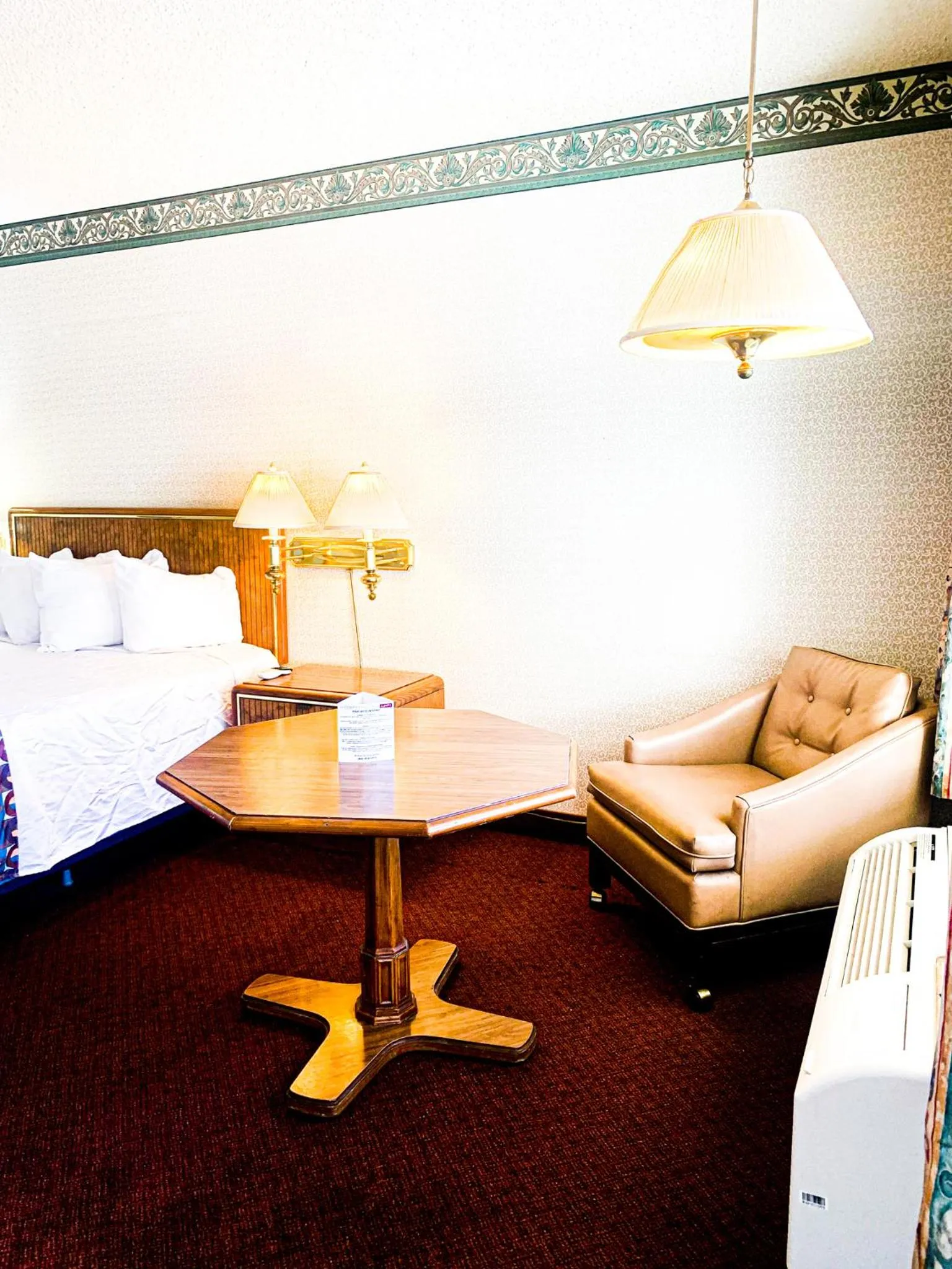 Bed in Econo Lodge Inn & Suites Winnemucca