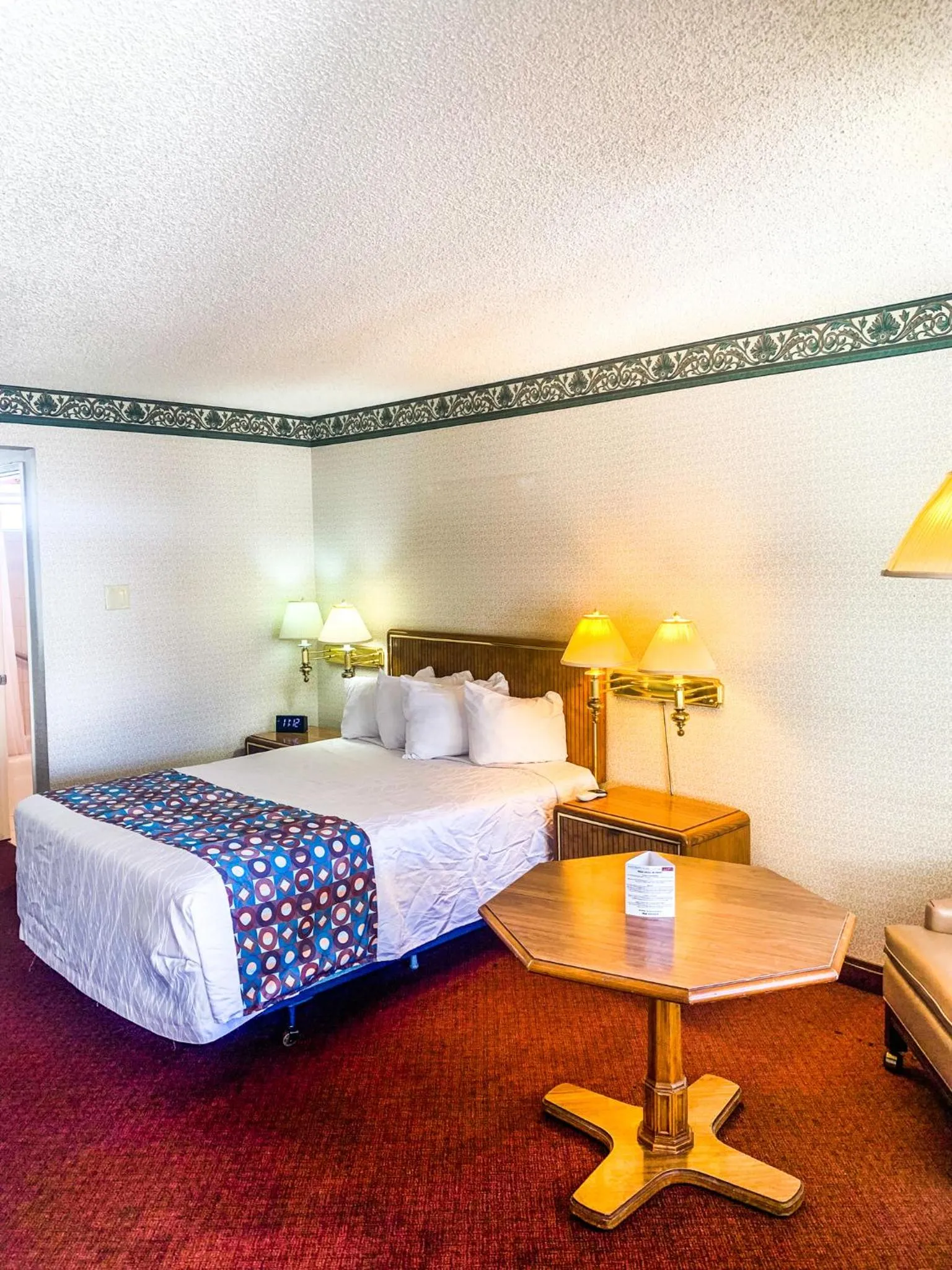 Photo of the whole room, Bed in Econo Lodge Inn & Suites Winnemucca