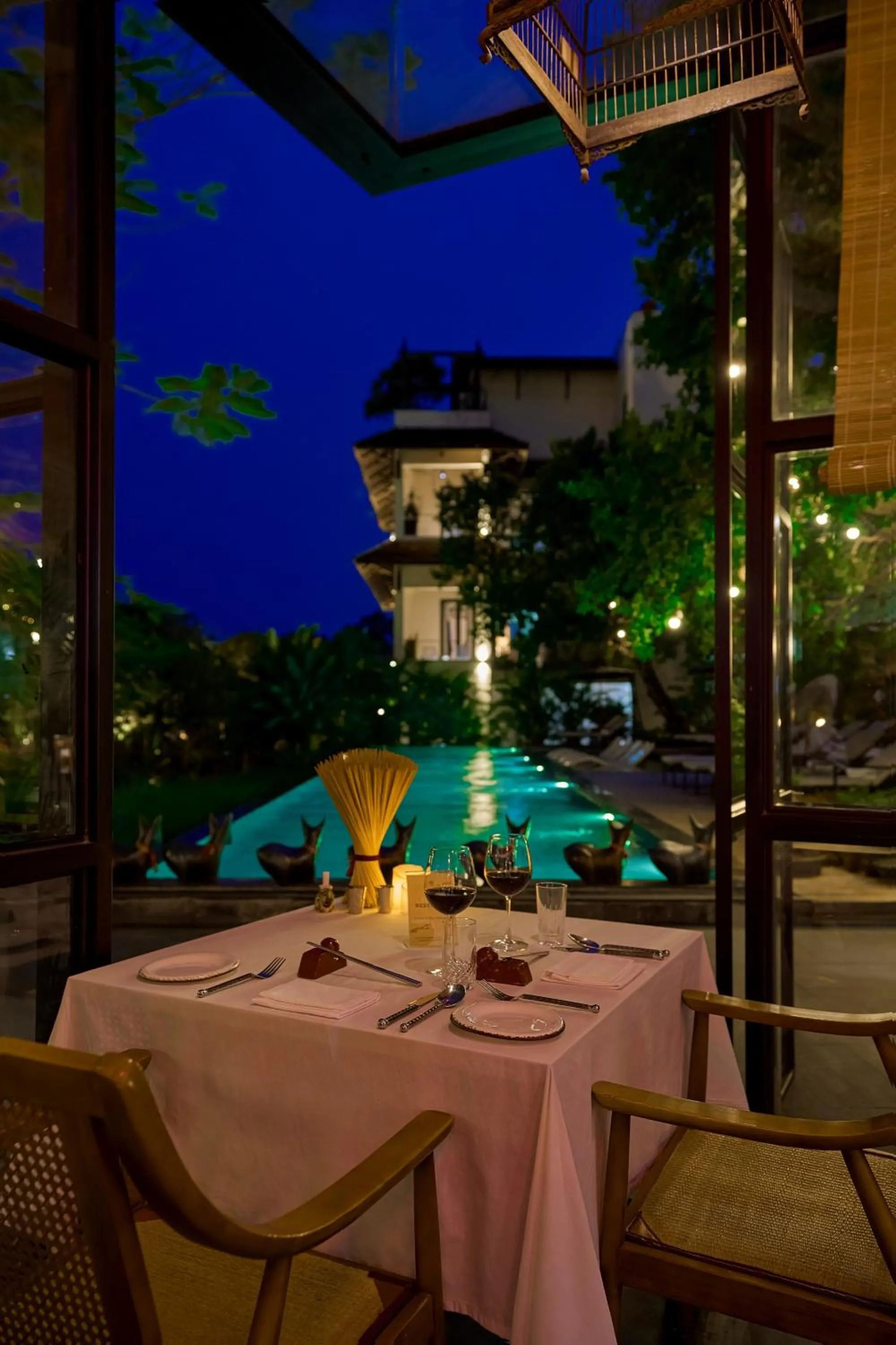 Restaurant/places to eat in aNhill Boutique