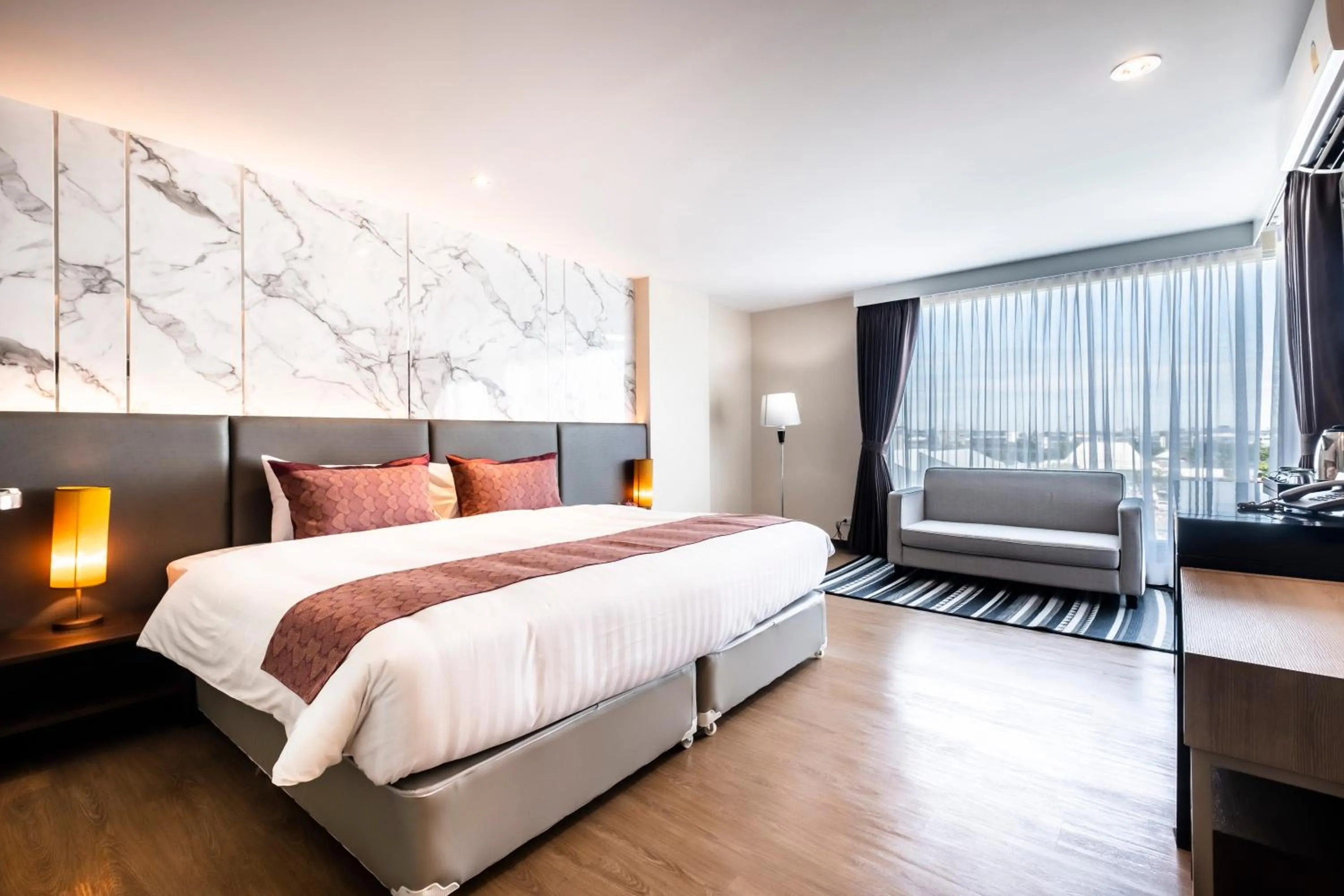 Photo of the whole room, Bed in The Airport Courtyard Suvarnabhumi Airport