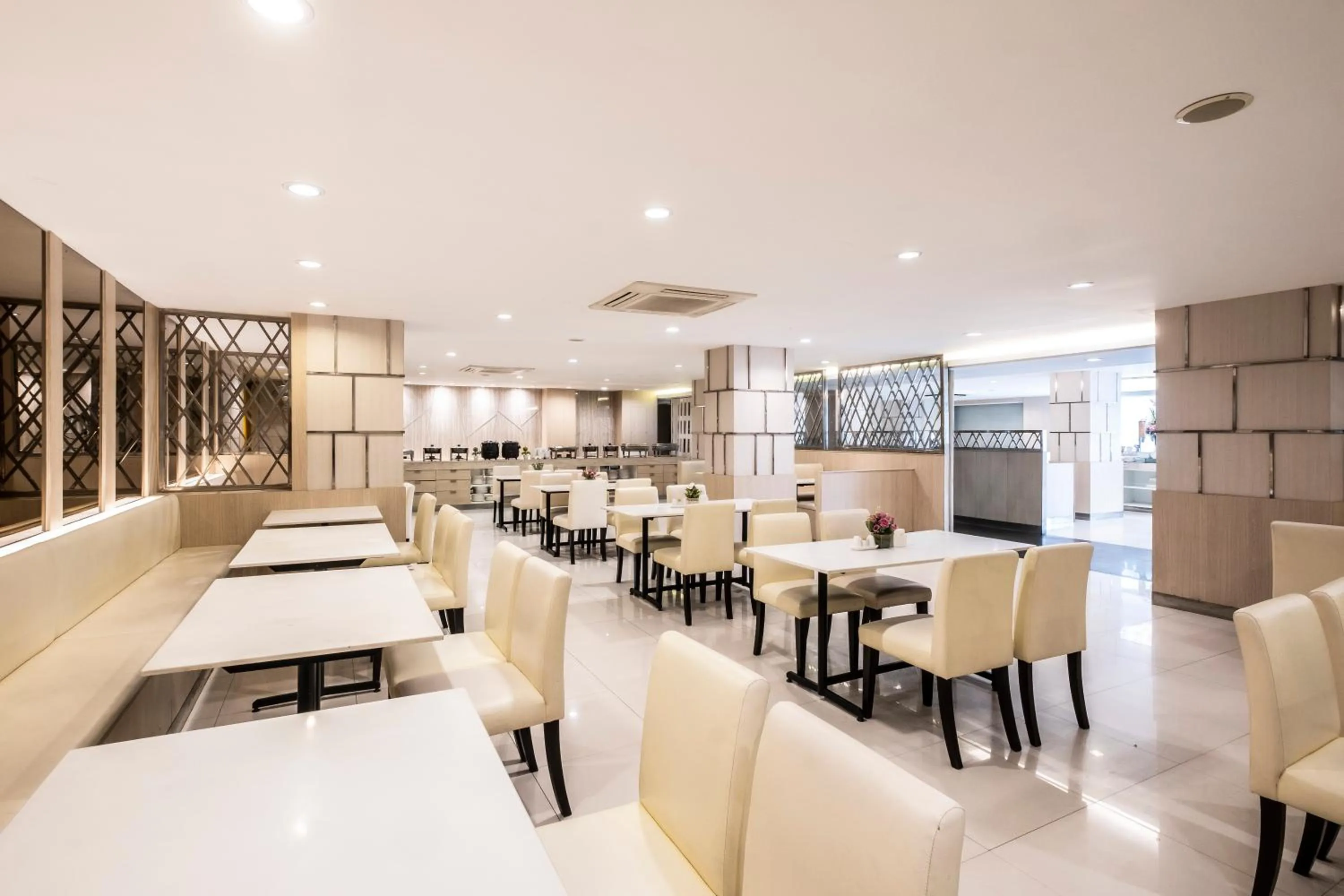 Restaurant/places to eat in The Airport Courtyard Suvarnabhumi Airport