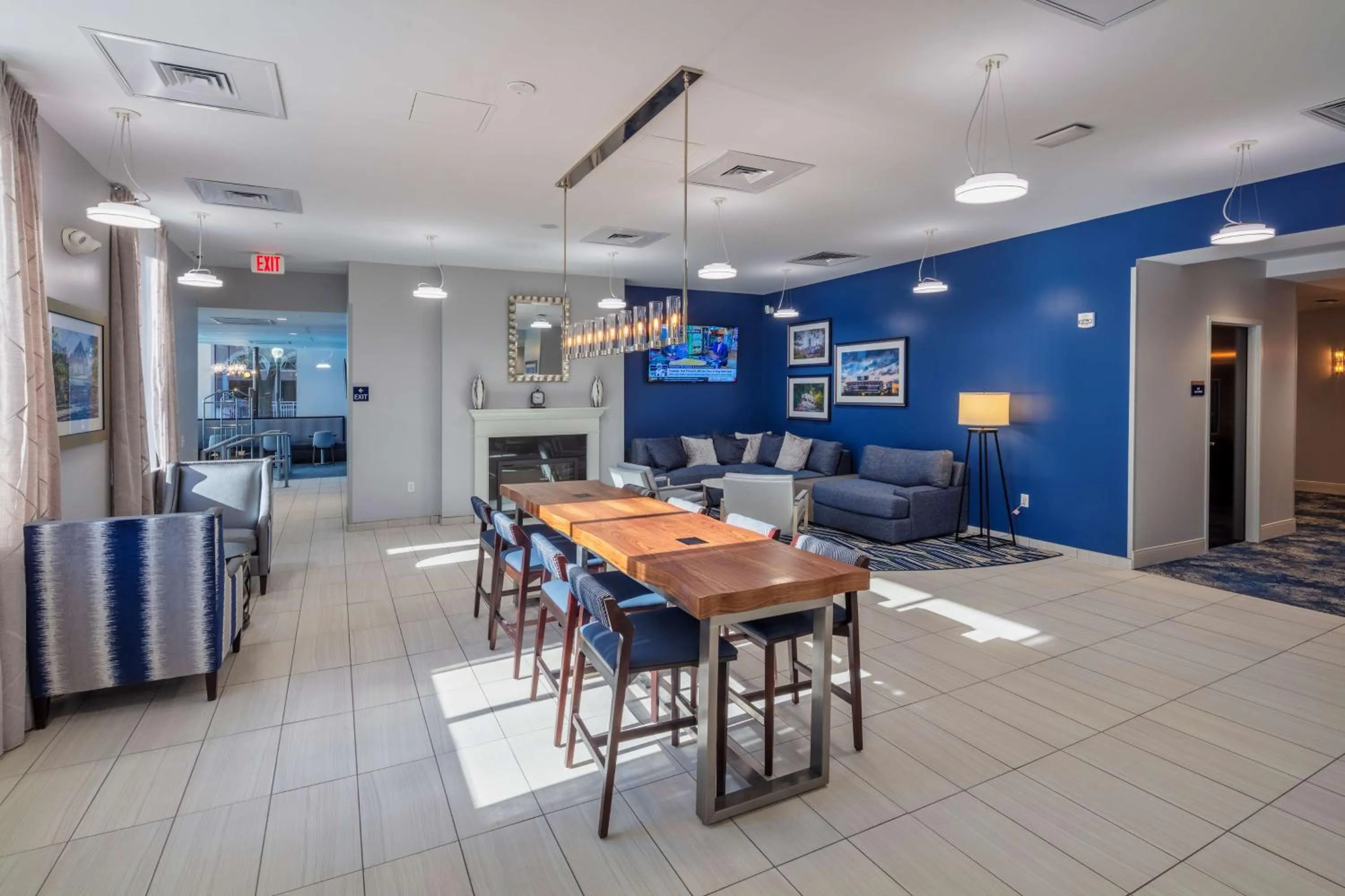 Breakfast in Scholar State College, Tapestry Collection by Hilton