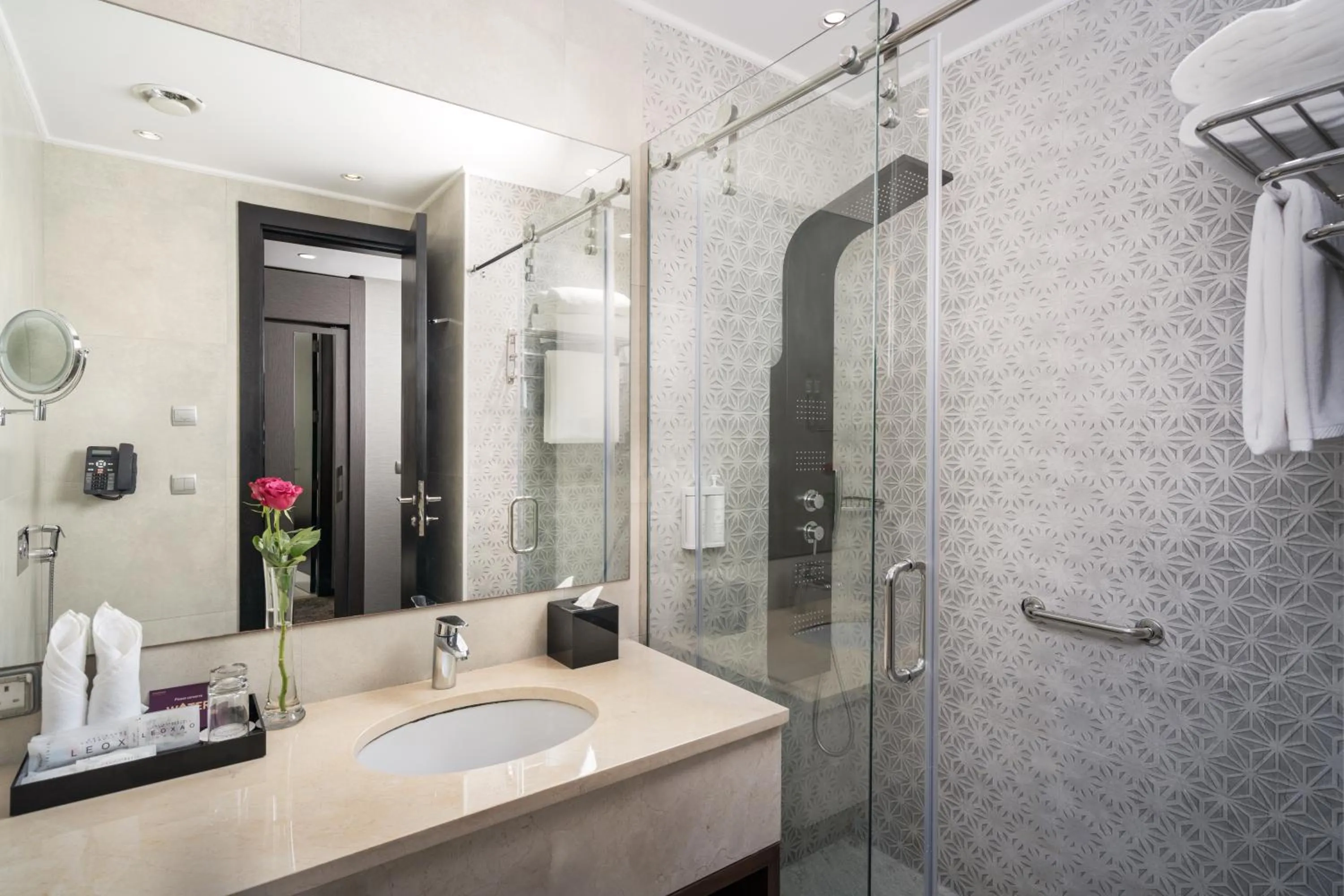 Shower in Joudyan King Road Jeddah by Elafجوديان طريق الملك جدة